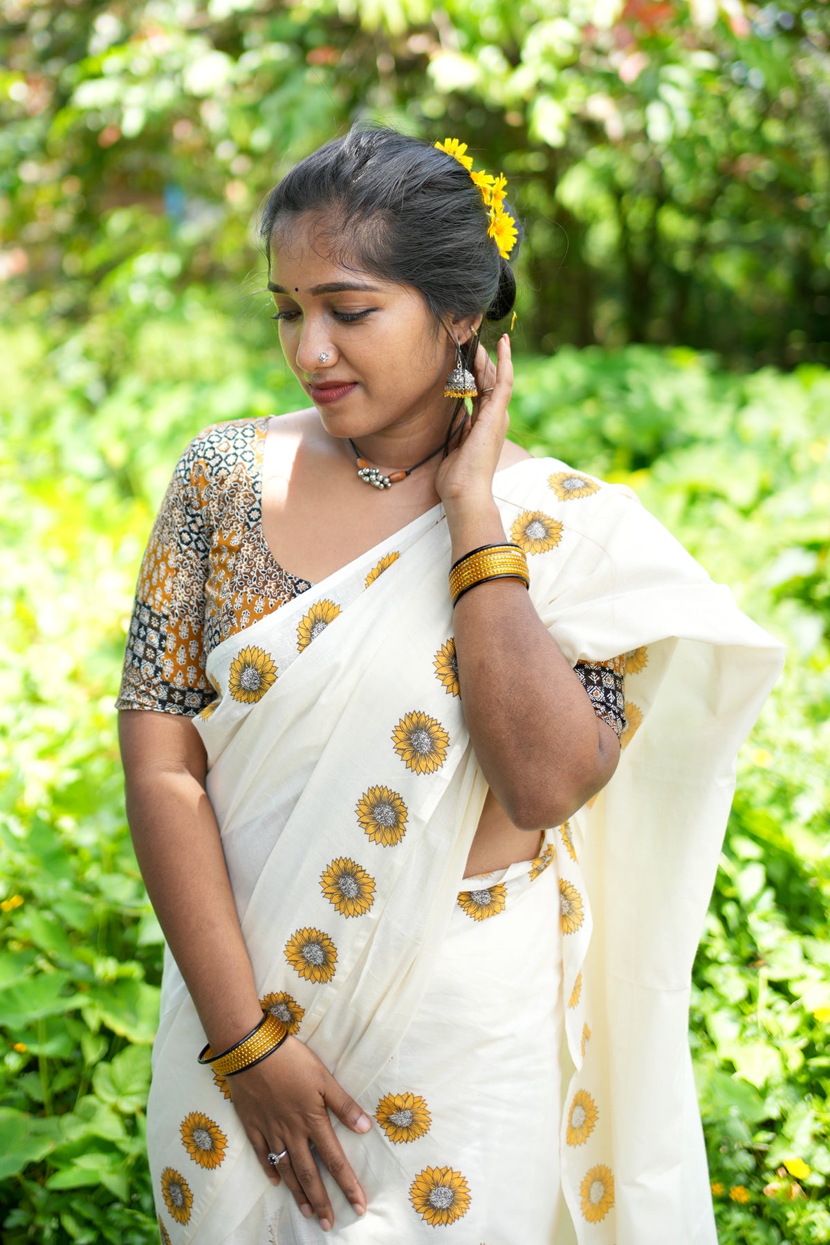 Sooryakandhi Printed Settumundu with Matching Blouse Material