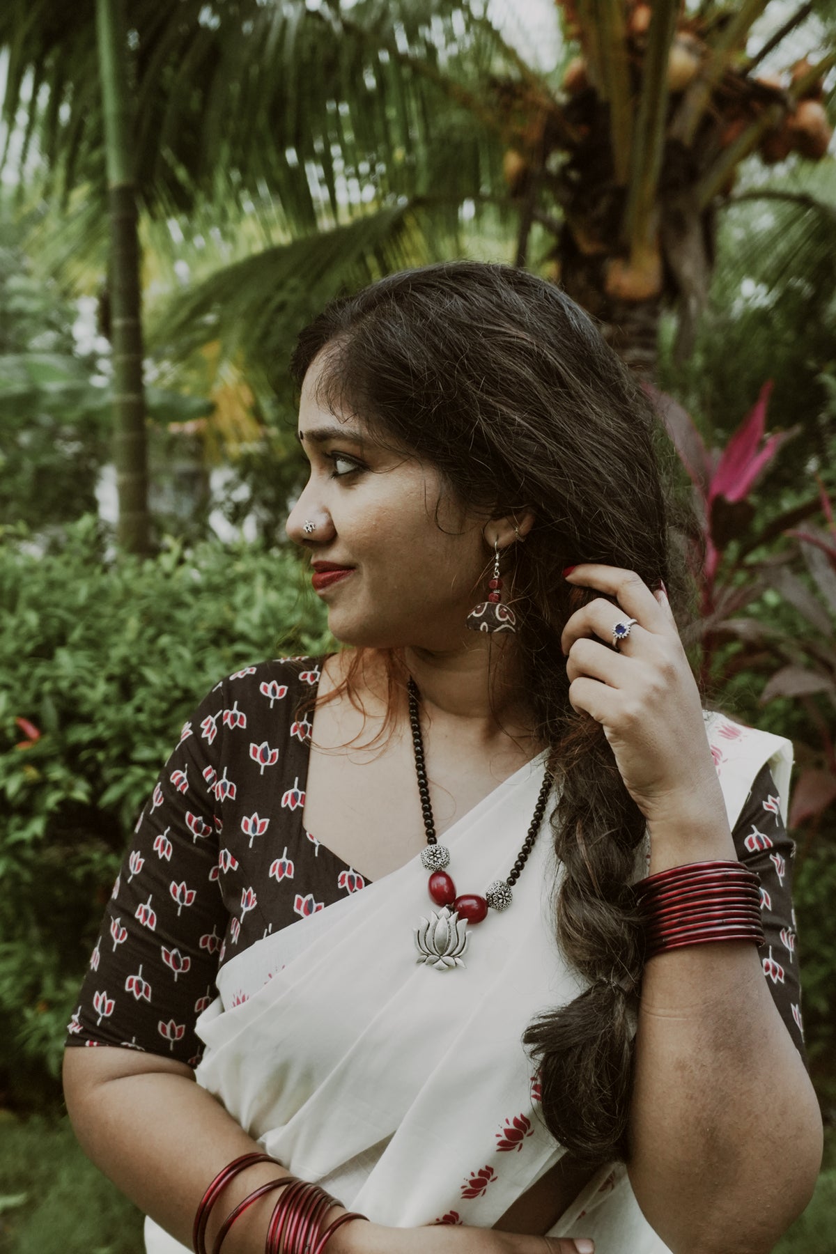 Thamara -Traditional Settumundu with Printed Black Blouse Material
