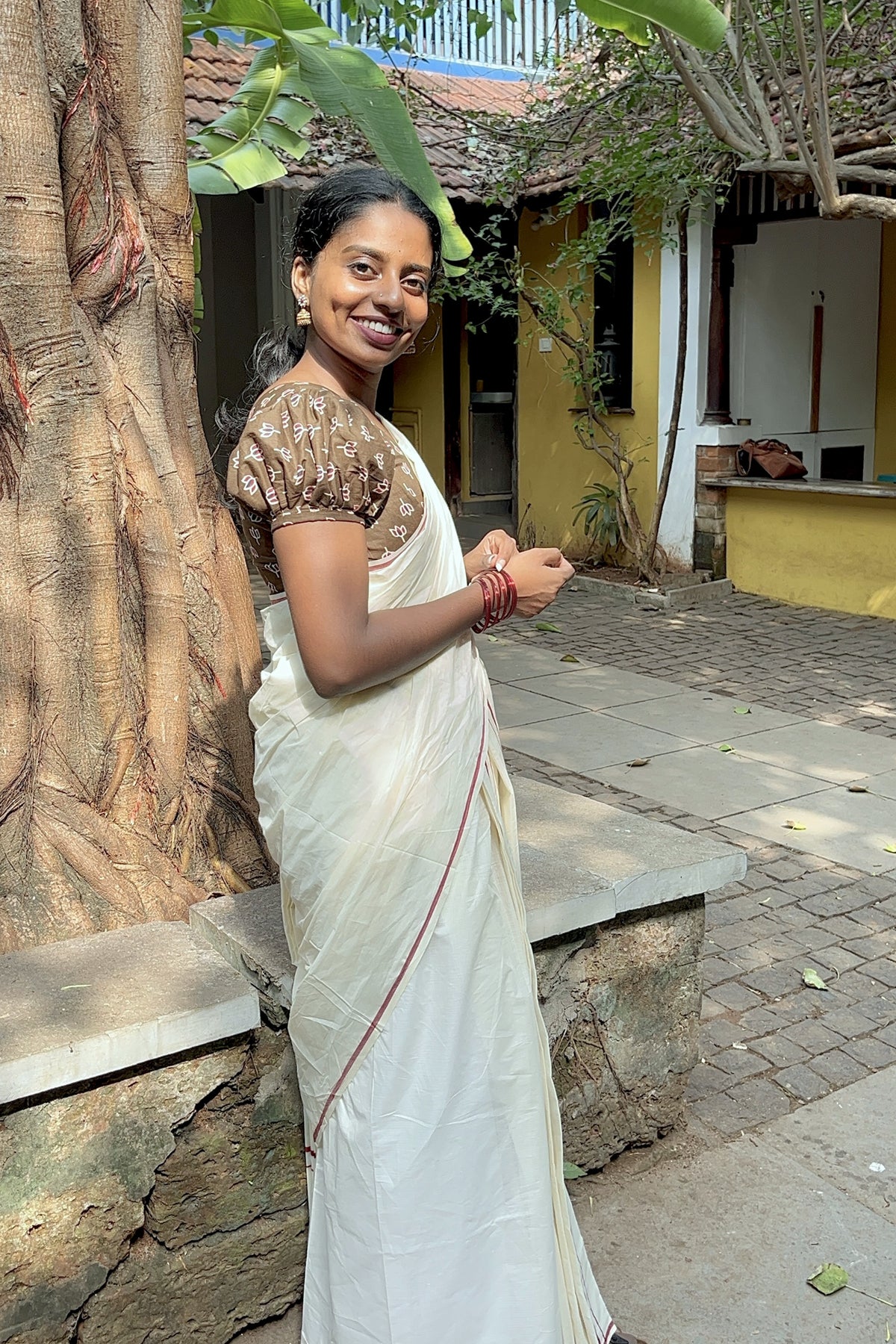 Shivani - Maroon Puliyilakkara Settumund with Lotus Printed Blouse Material