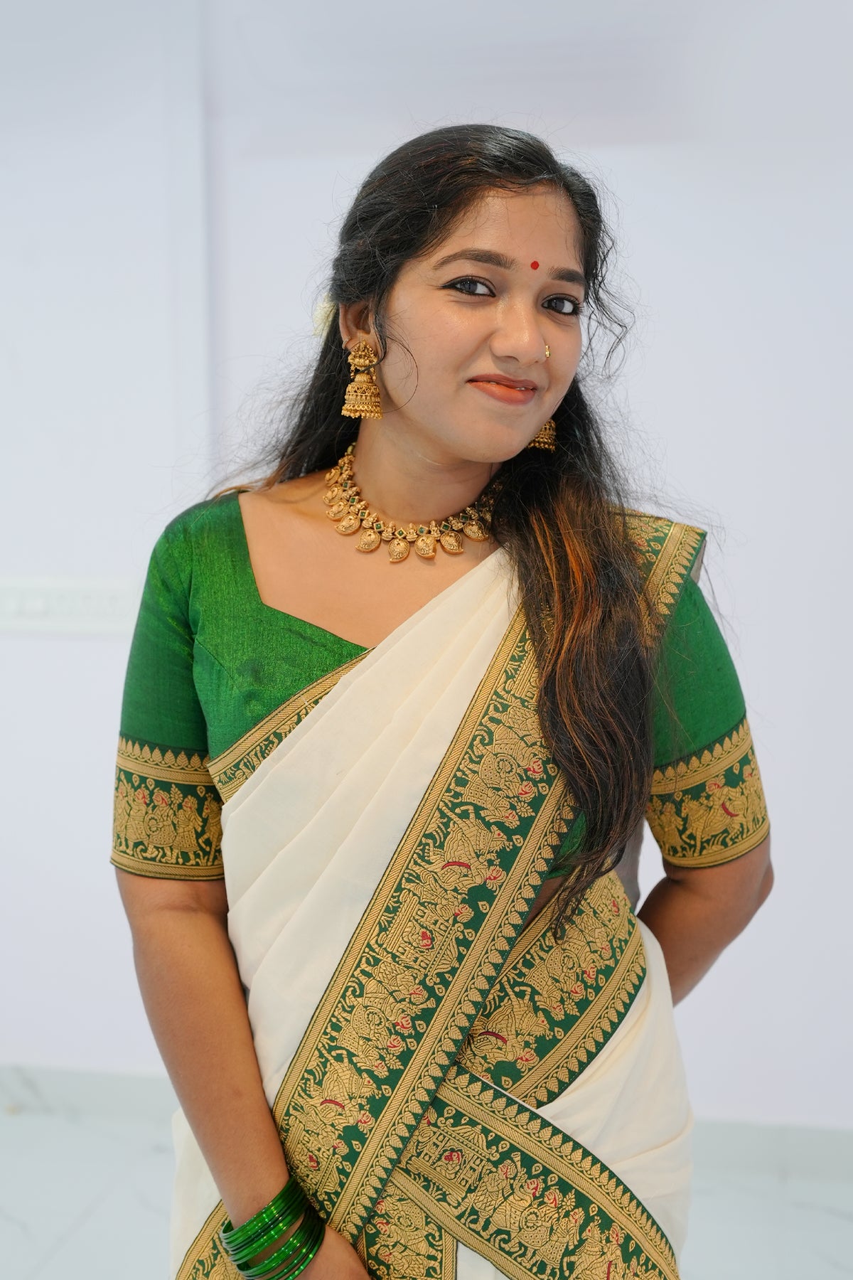 Swayamvara Settumundu with Green & Gold Border and Matching Blouse Material