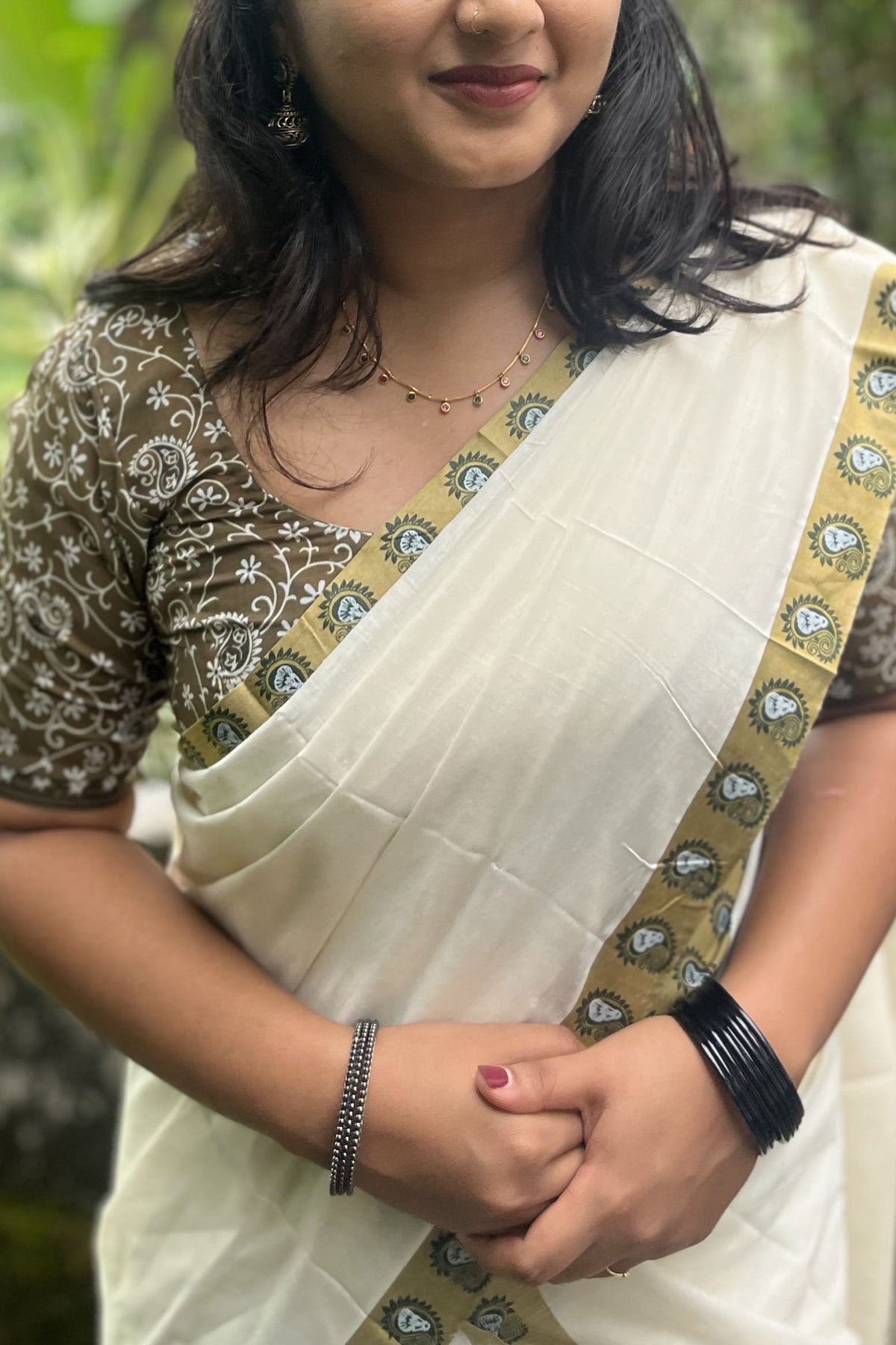 Thumba White Thumba Printed on Green Kattikkara Settumund with Matching Blouse Material
