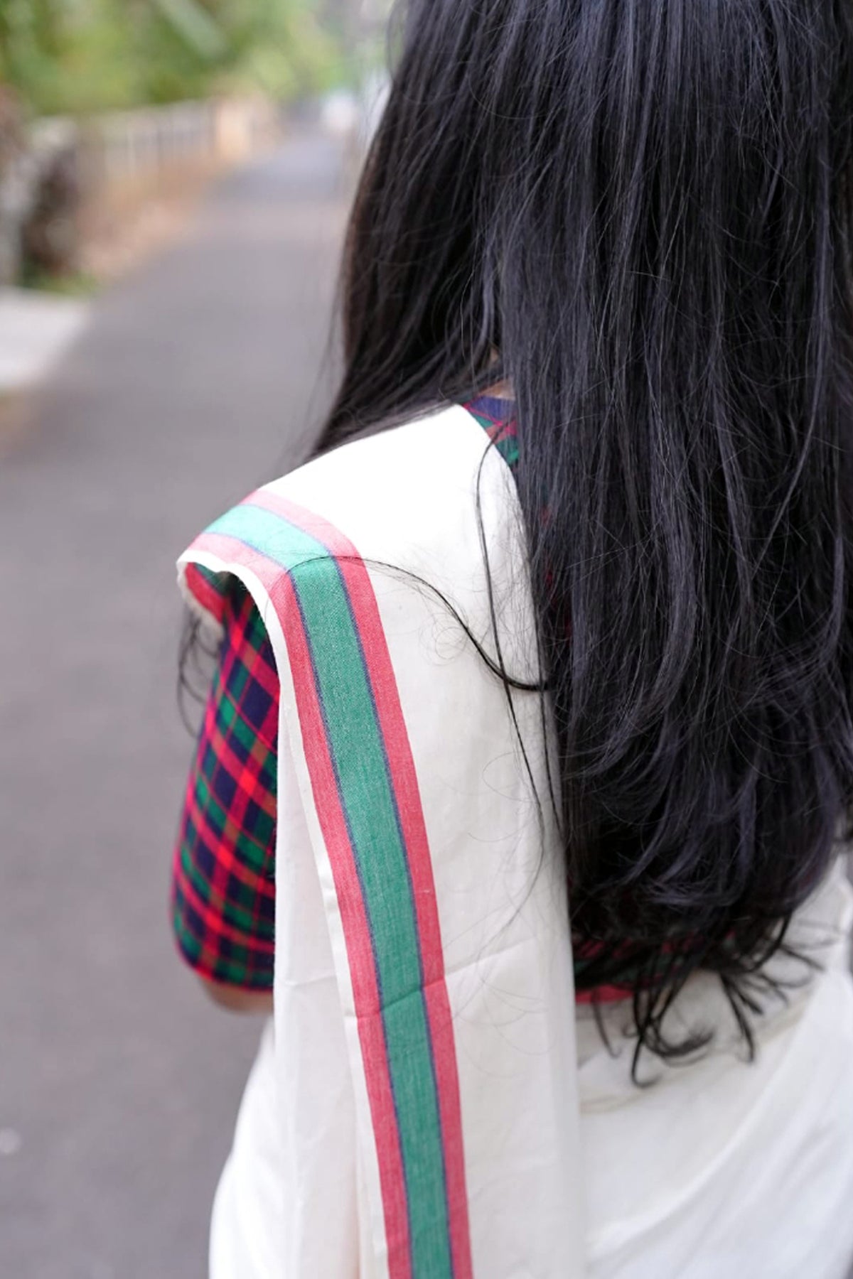 Sakhi - Mulloth Settumund with Checked Blouse Material