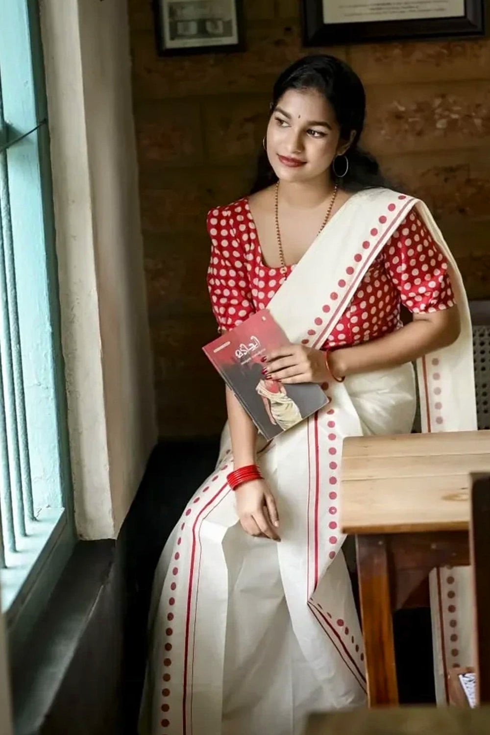 Sumangala Pott - Pure Cotton  Settumund with Matching Printed Blouse Material