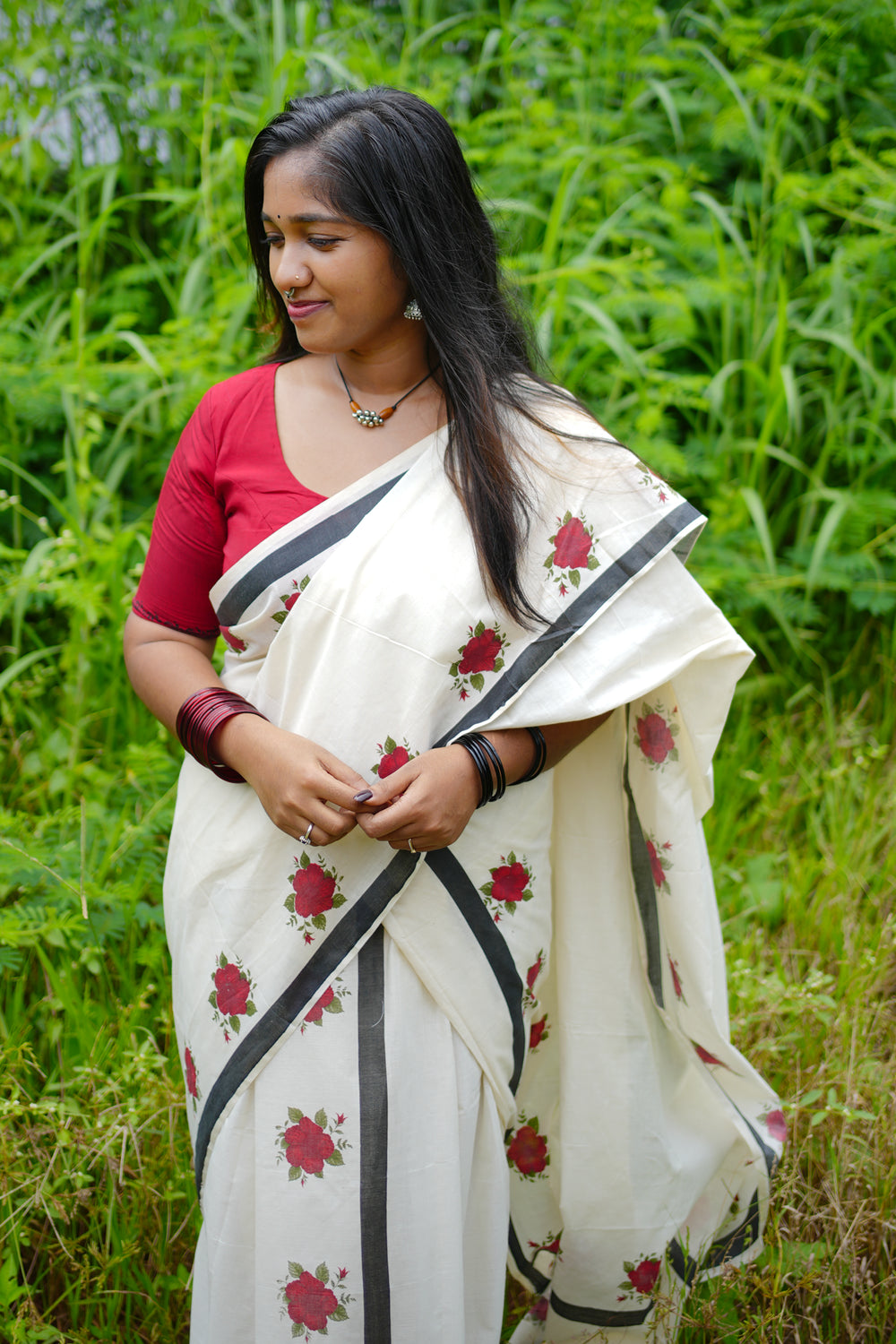 Chembarathi Red Screen Printed Puliyilakkara Settumund with Matching Printed Blouse Material