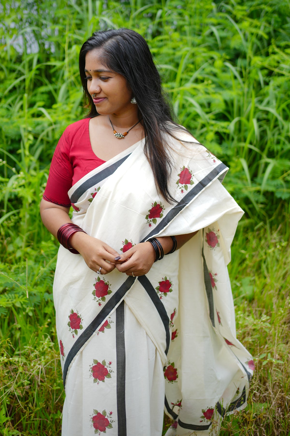 Chembarathi Red Screen Printed Puliyilakkara Settumund with Matching Printed Blouse Material