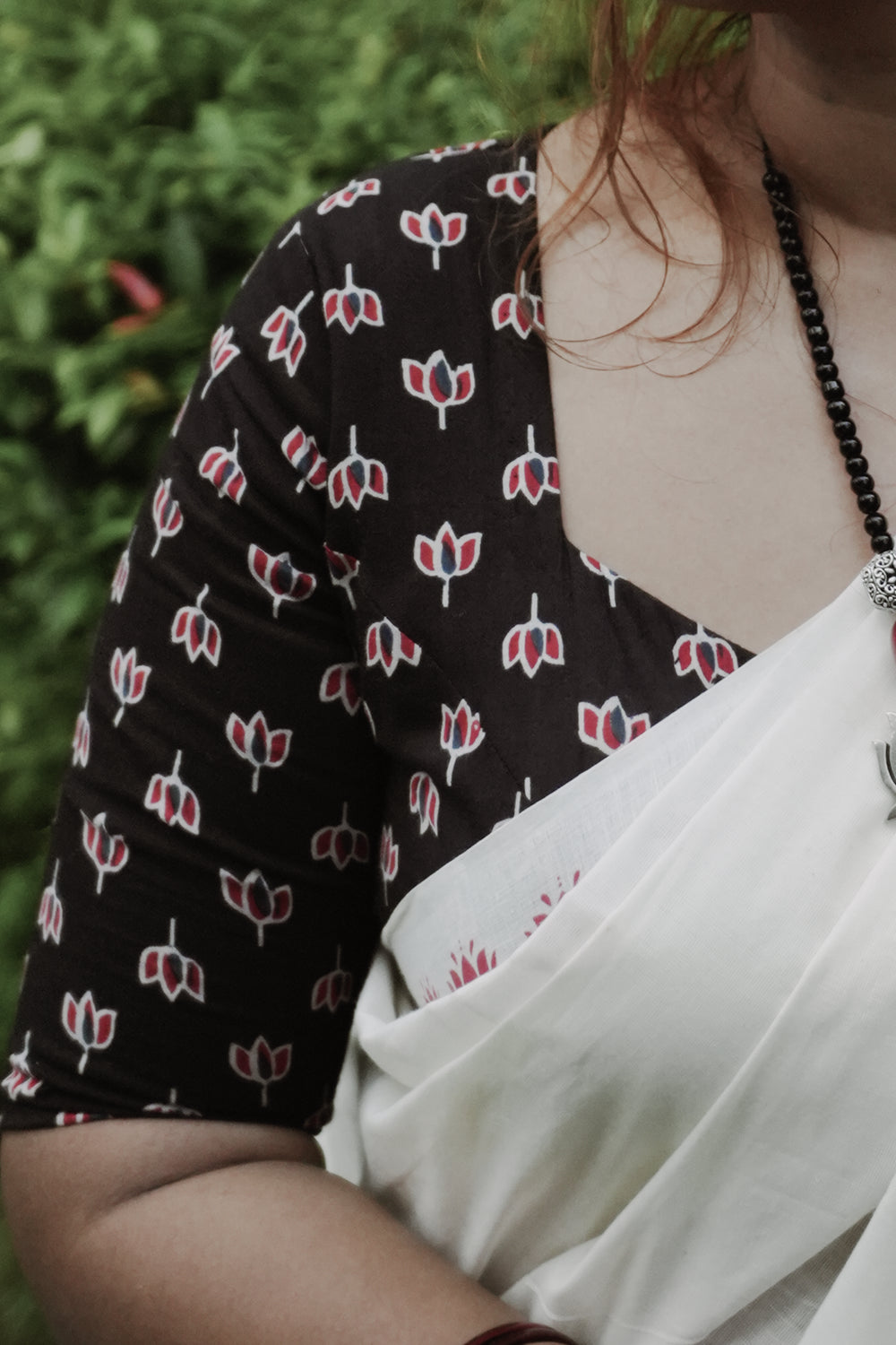 Thamara -Traditional Settumundu with Printed Black Blouse Material