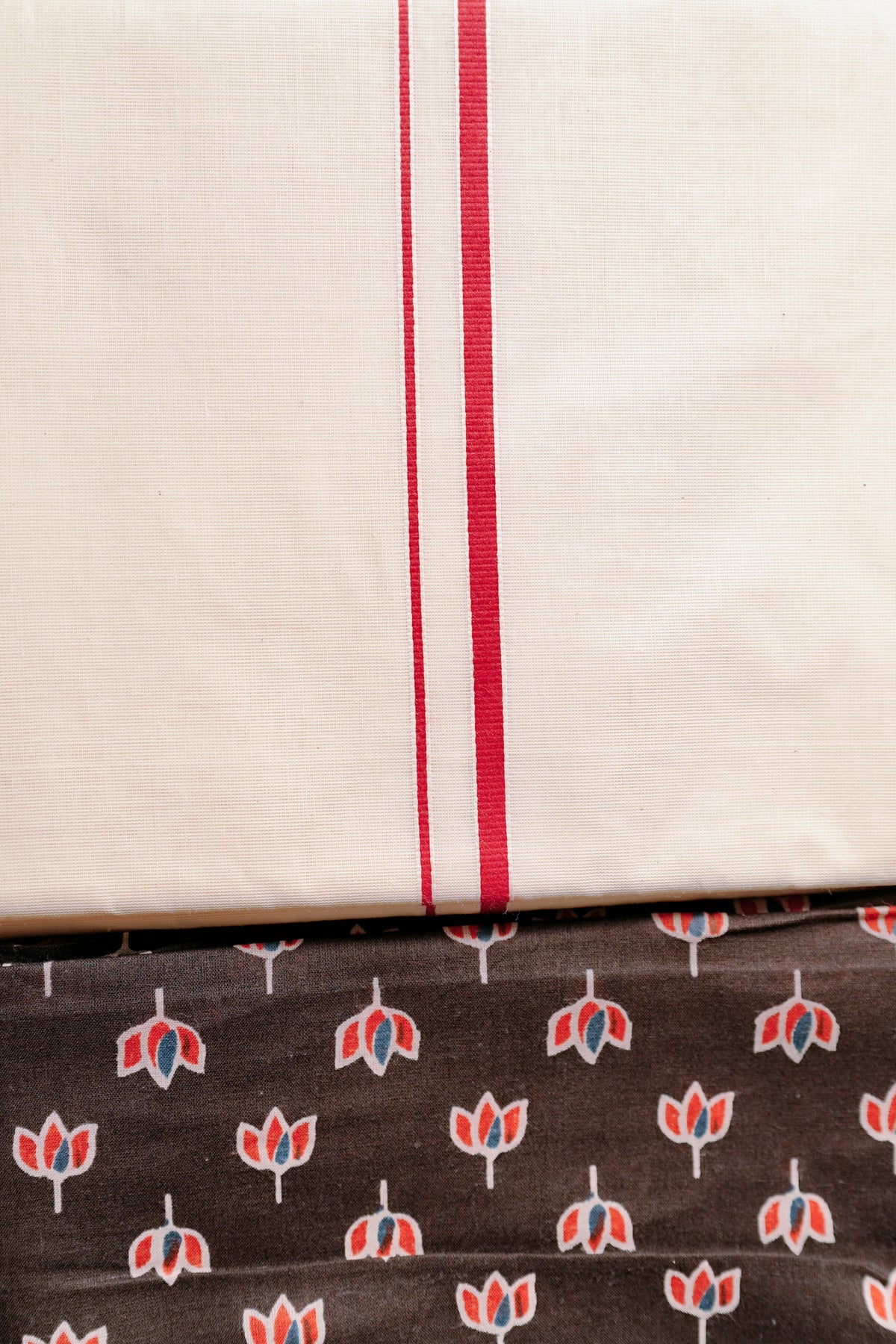 Thamara -Traditional Settumundu with Printed Brown Blouse Material