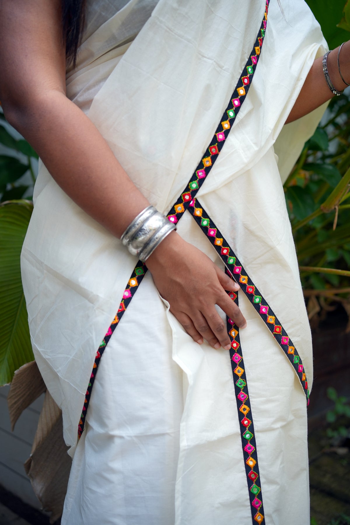 Dharppana Settumundu with Multicolor Border and Matching Blouse Material