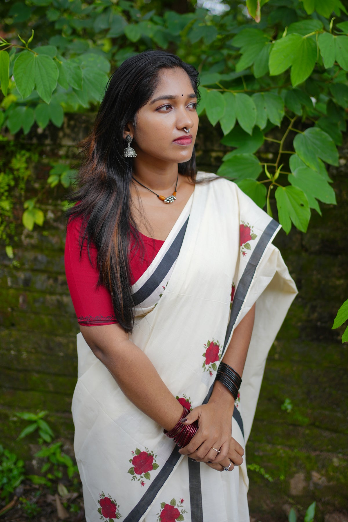 Chembarathi Red Screen Printed Puliyilakkara Settumund with Matching Printed Blouse Material