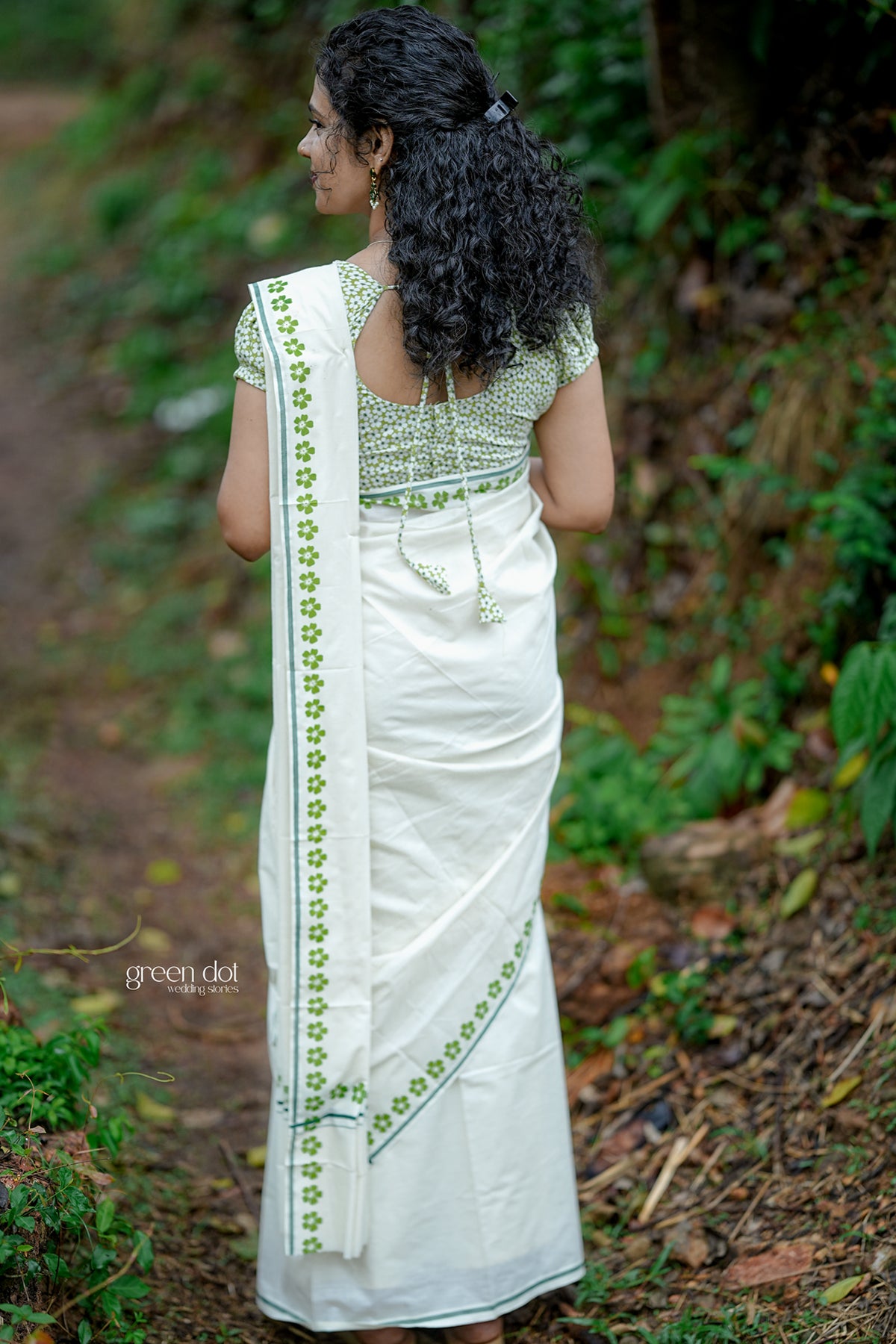 Arunima -Green Floral Printed Puliyilakkara Settumund with Matching Floral Blouse Material