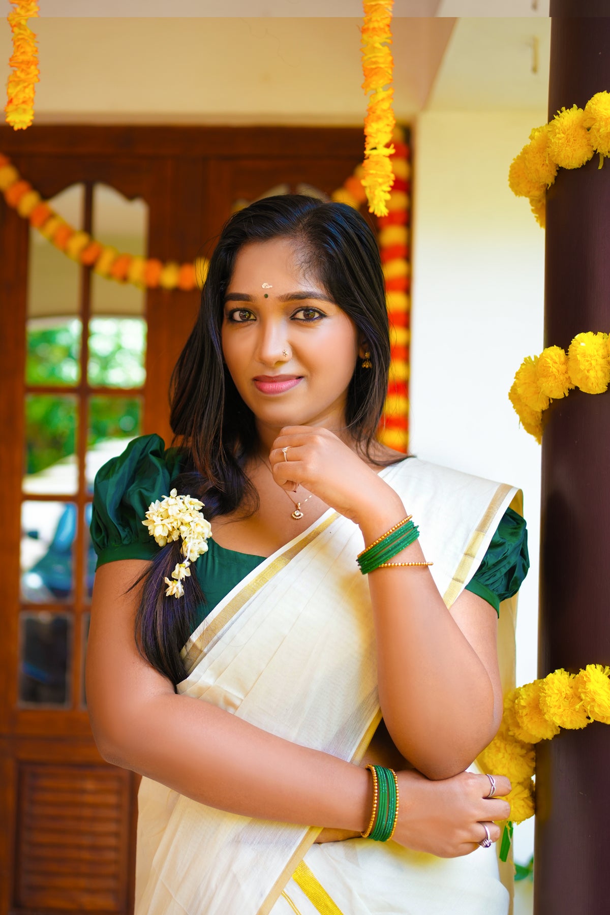 Nayans Settumundu with Gold Kasavu Border with Matching Blouse Material