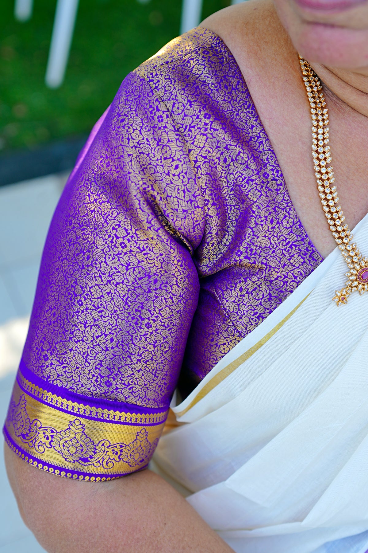 Aathira – Violet and Golden Kasav Settumund with Brocade Blouse Material