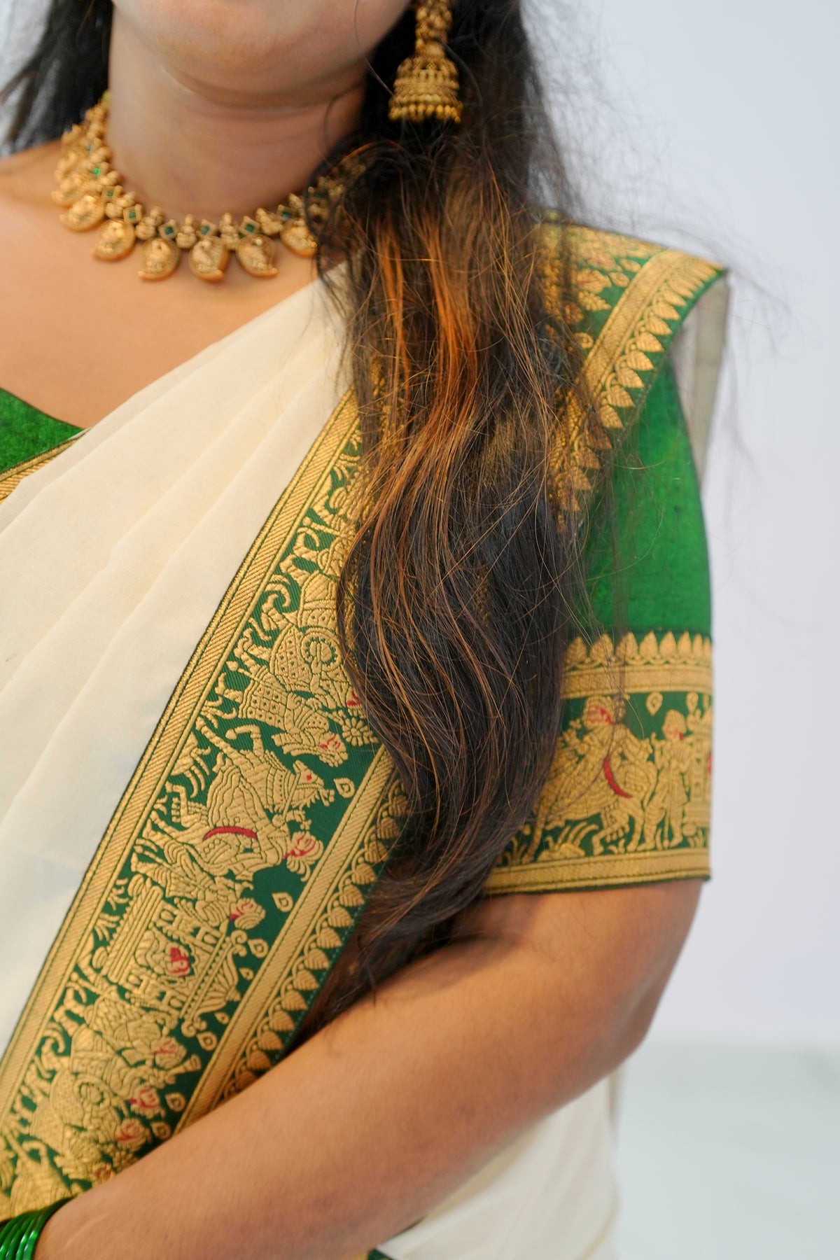 Swayamvara Settumundu with Green & Gold Border and Matching Blouse Material