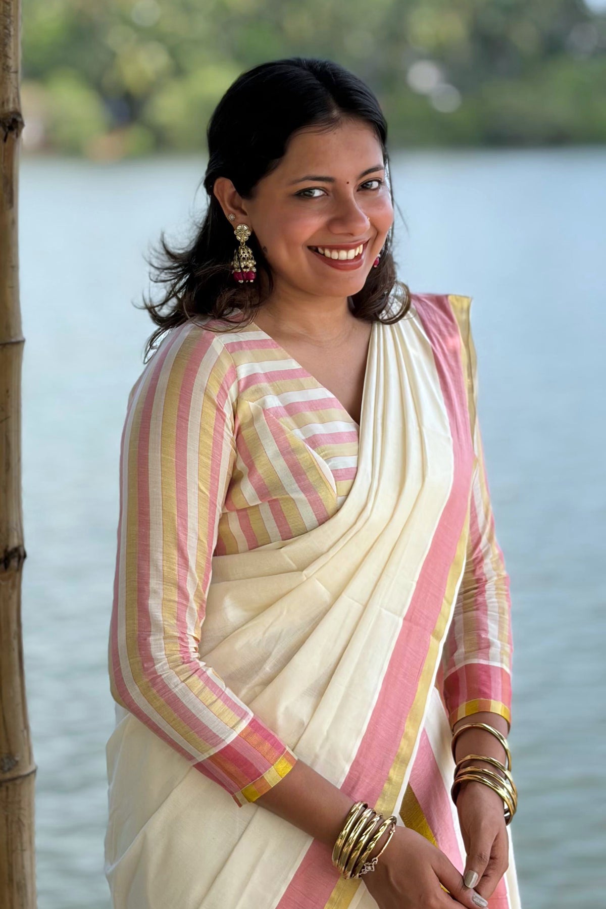Jyothika – Premium Kasav Settumund with Matching Striped Weave Blouse Material