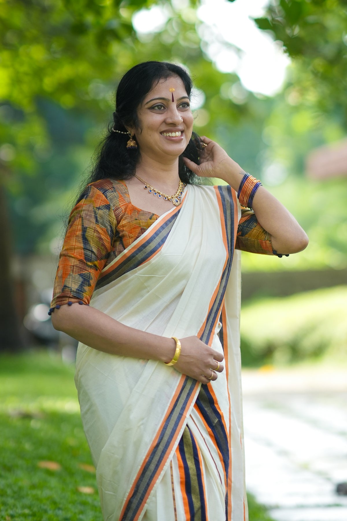Jyothirmayi Settumundu with Multicolour Printed Blouse Material