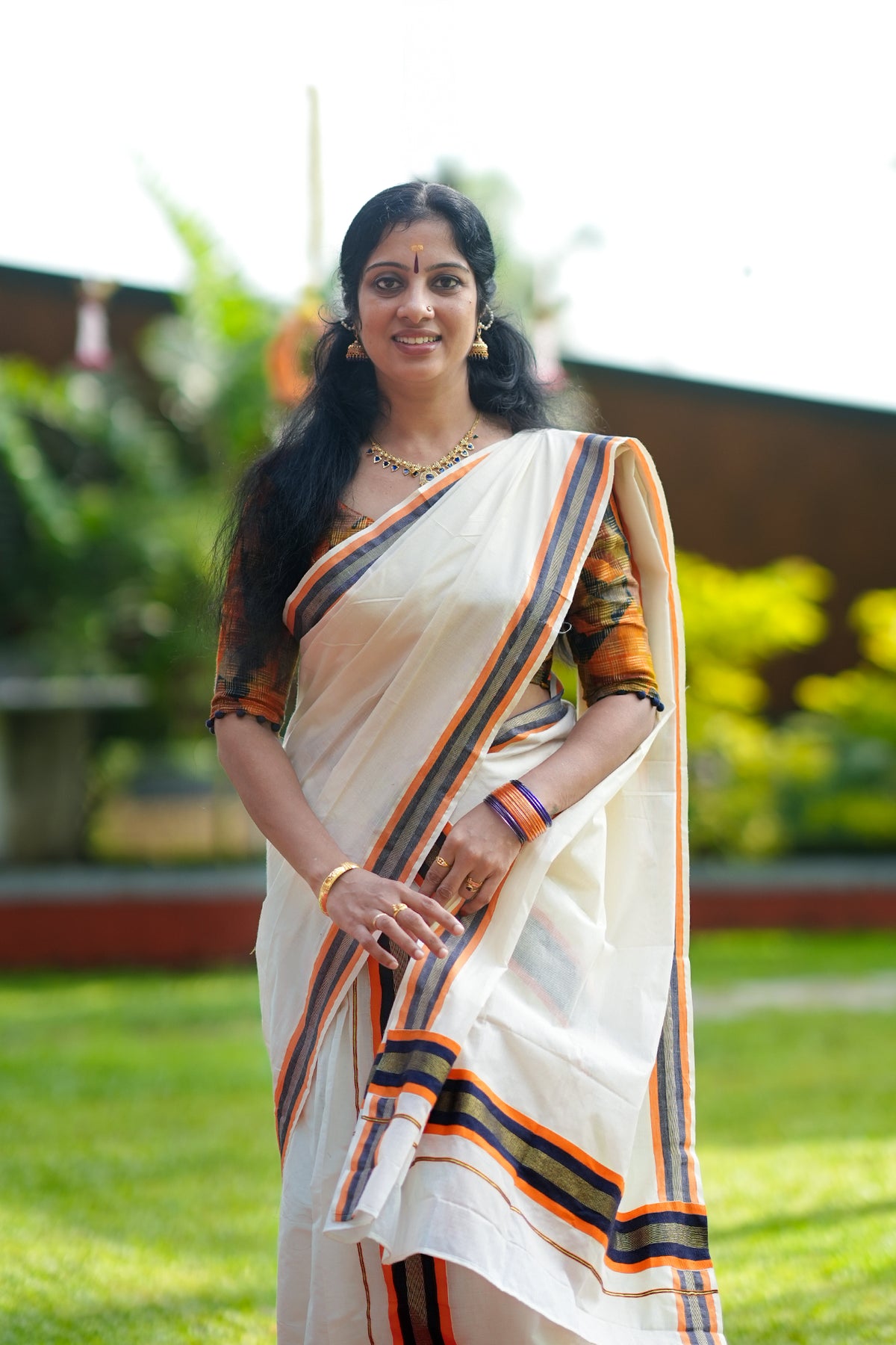 Jyothirmayi Settumundu with Multicolour Printed Blouse Material