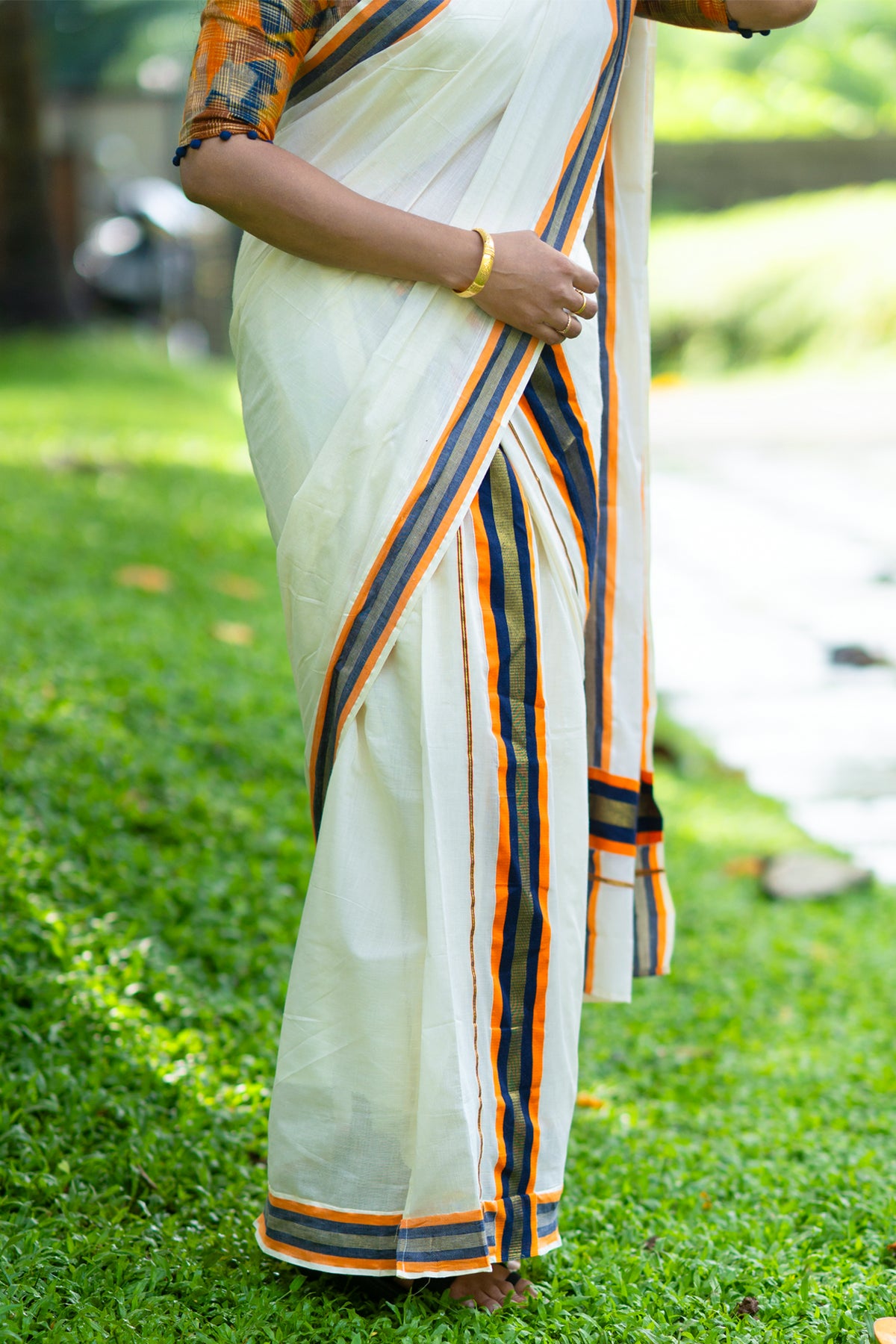 Jyothirmayi Settumundu with Multicolour Printed Blouse Material