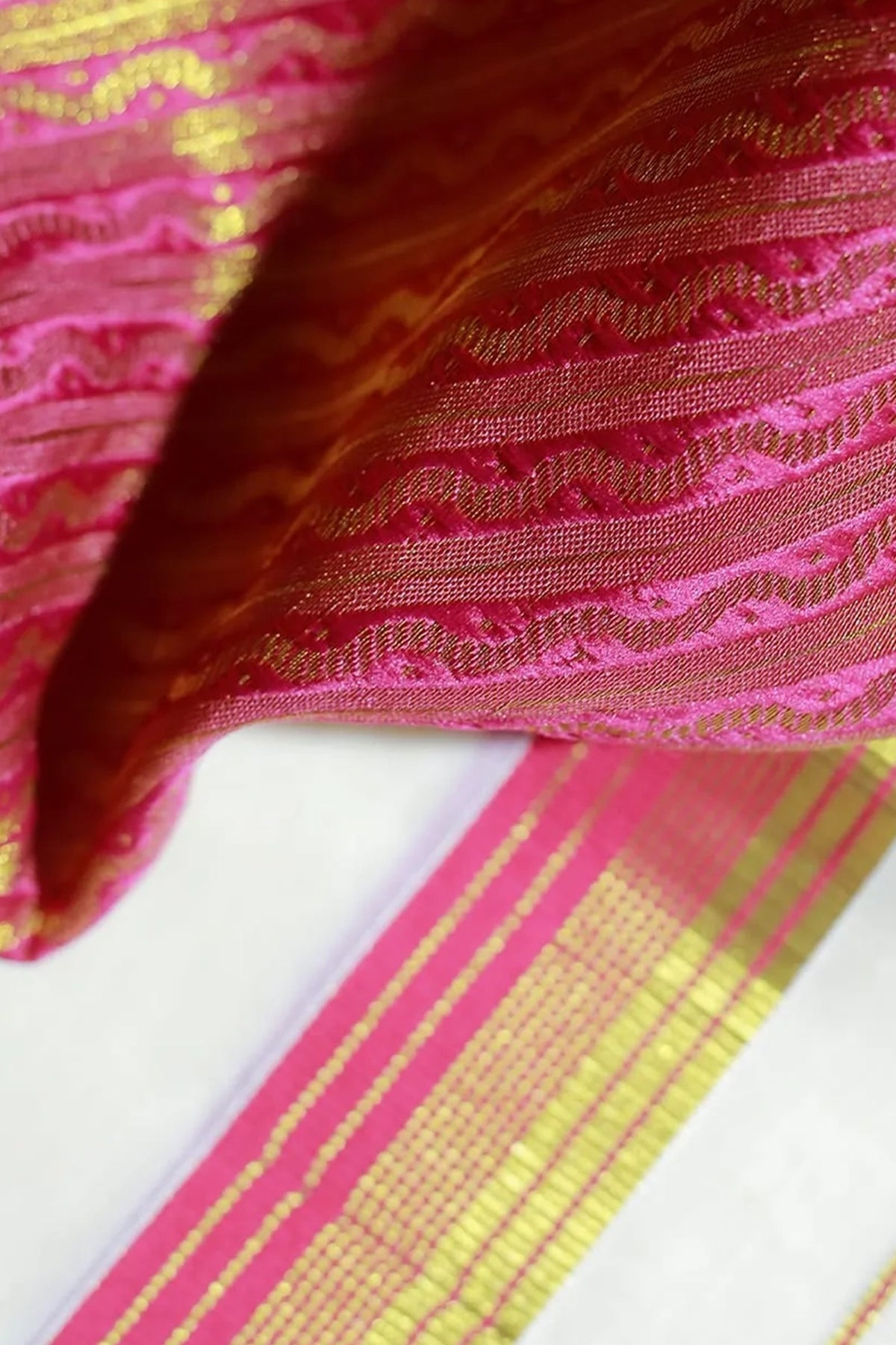 Anaswara – Pink and Golden Kasav Settumund with Brocade Blouse Material