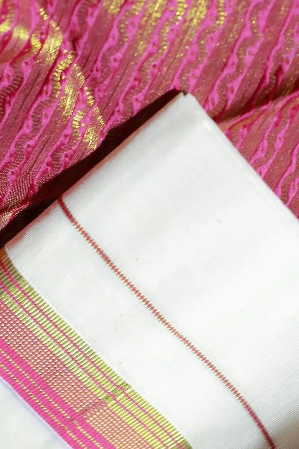 Anaswara – Pink and Golden Kasav Settumund with Brocade Blouse Material