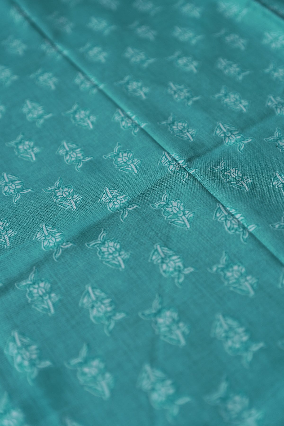 Aqua - Pure Cotton Mulloth Settumund with Aqua Color Border and Printed Blouse Material