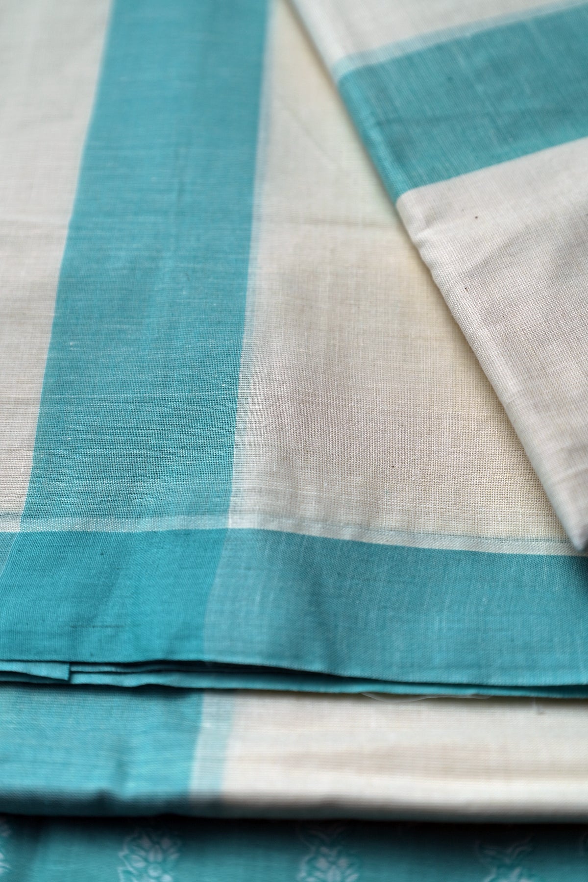 Aqua - Pure Cotton Mulloth Settumund with Aqua Color Border and Printed Blouse Material