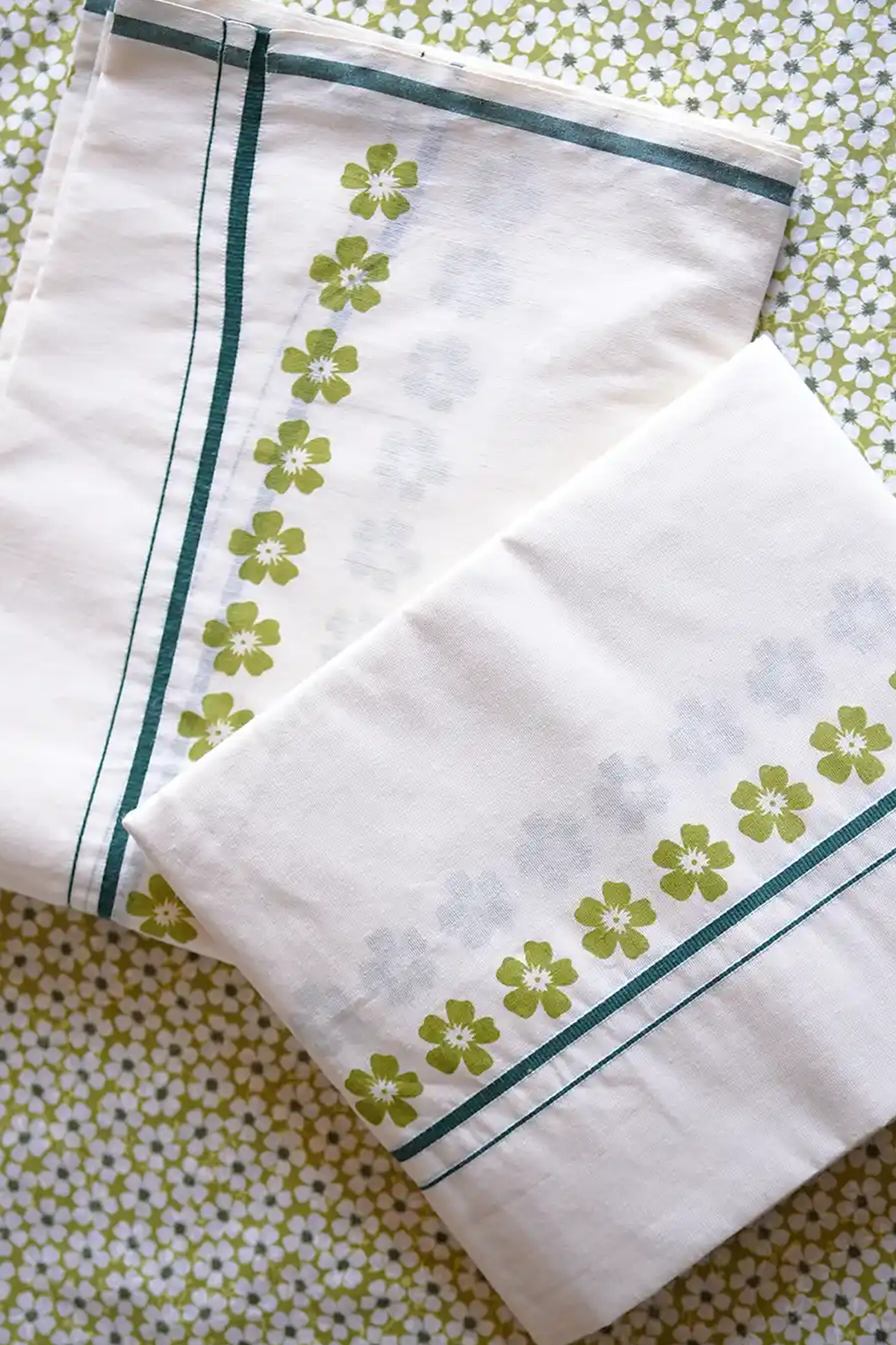 Arunima -Green Floral Printed Puliyilakkara Settumund with Matching Floral Blouse Material