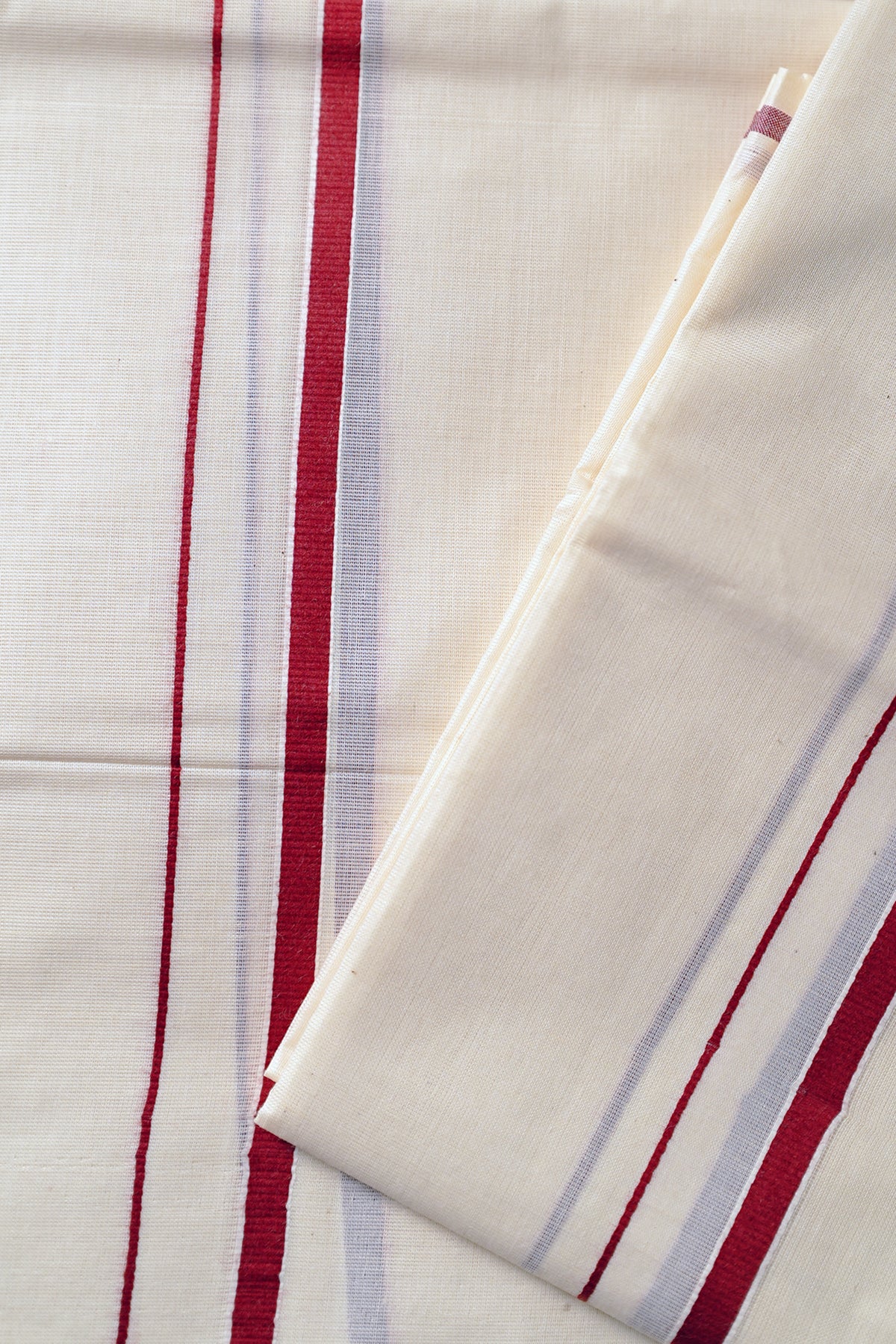 Shivani - Maroon Puliyilakkara Settumund with Lotus Printed Blouse Material
