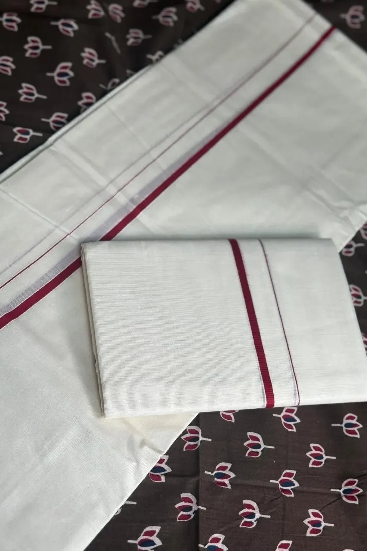 Shivani - Maroon Puliyilakkara Settumund with Lotus Printed Blouse Material