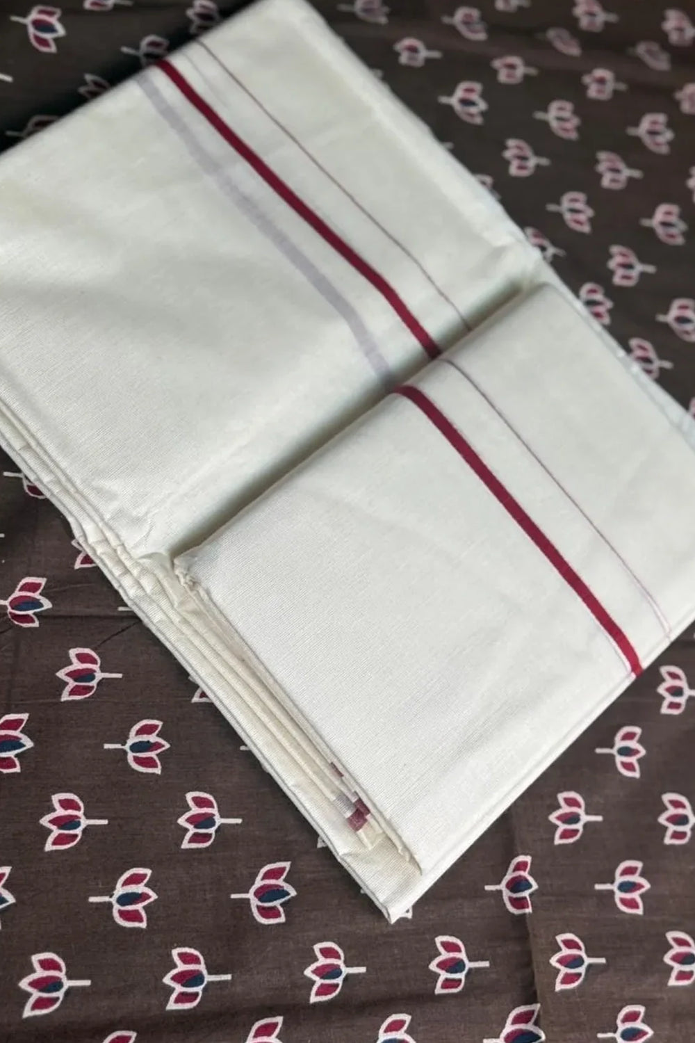 Shivani - Maroon Puliyilakkara Settumund with Lotus Printed Blouse Material