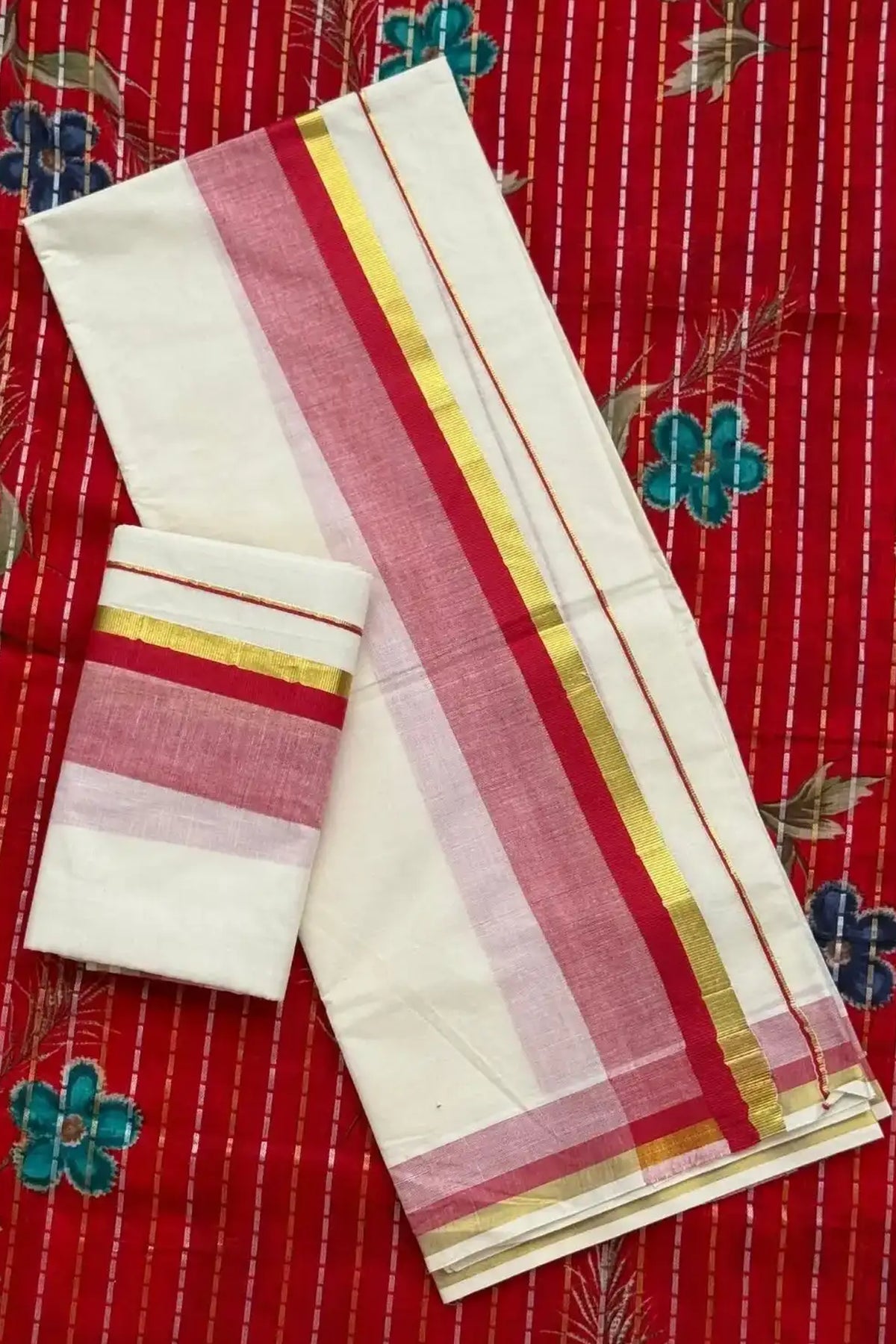 Chemboov – Red and Golden Kasav Settumund with Designer Blouse Material