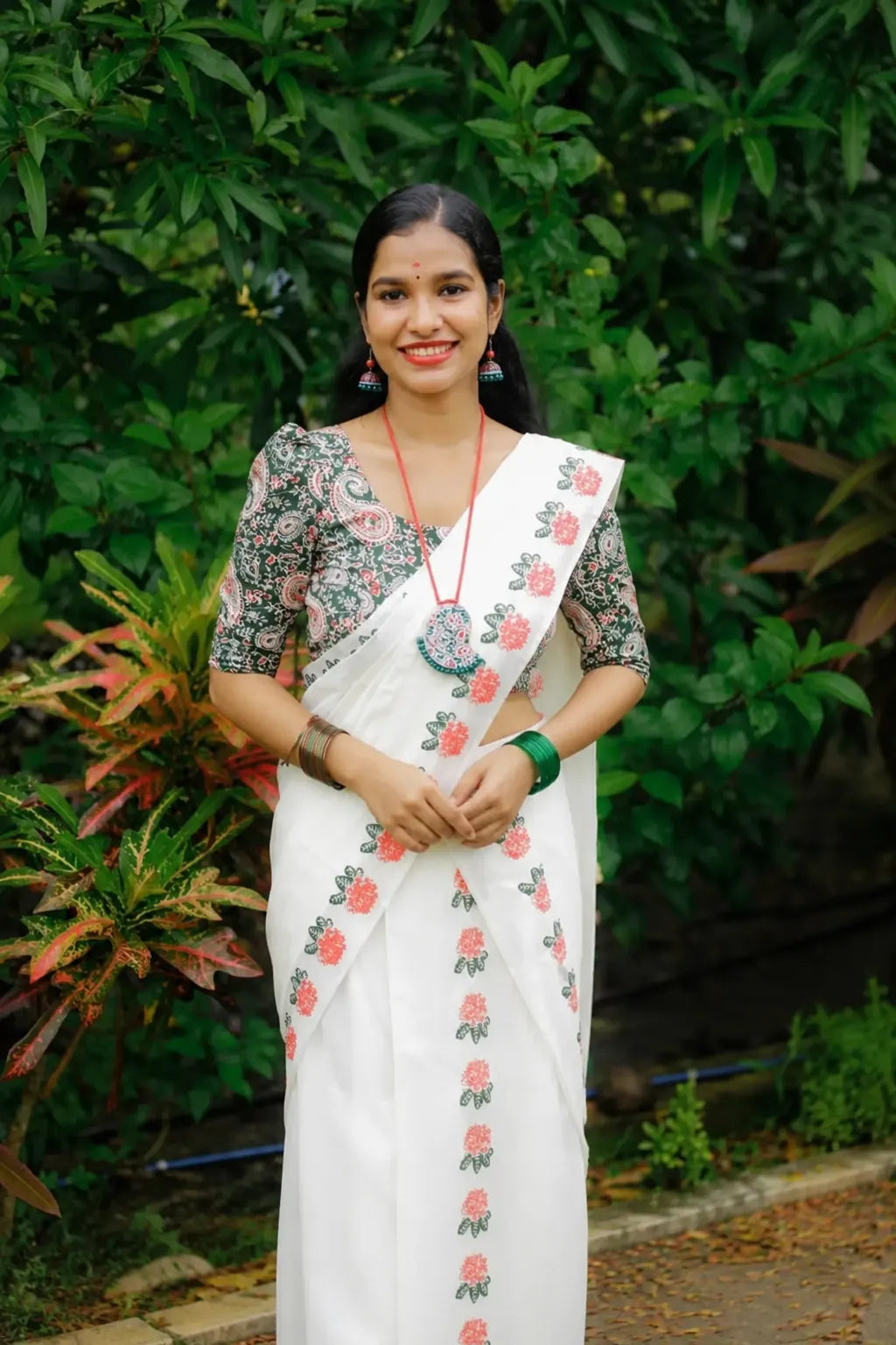 Chethi Red and Green Printed Settumund with Matching Blouse Material