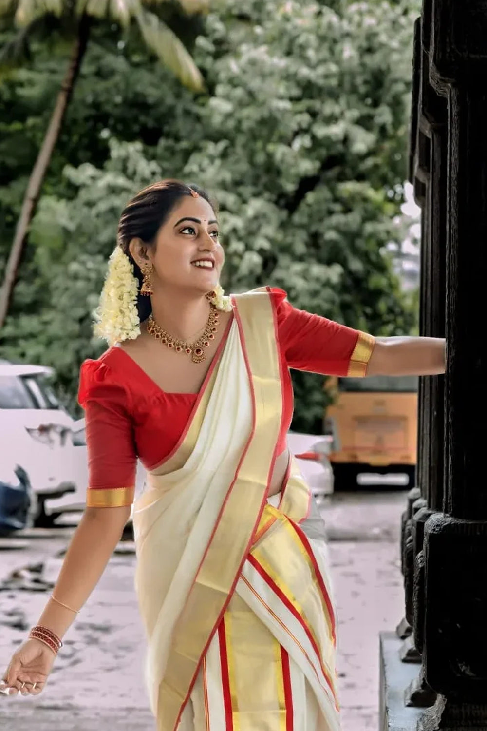 Durga – Red and Golden Kasav Settumund with Kasav Border Blouse Material