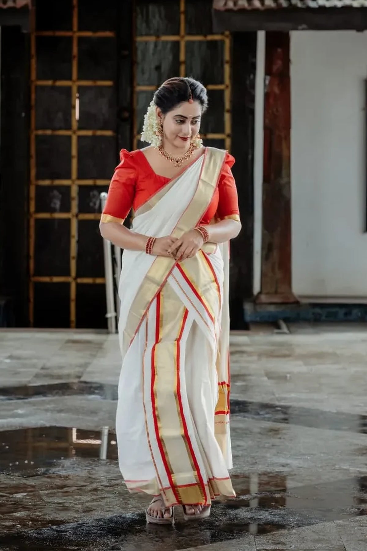 Durga – Red and Golden Kasav Settumund with Kasav Border Blouse Material