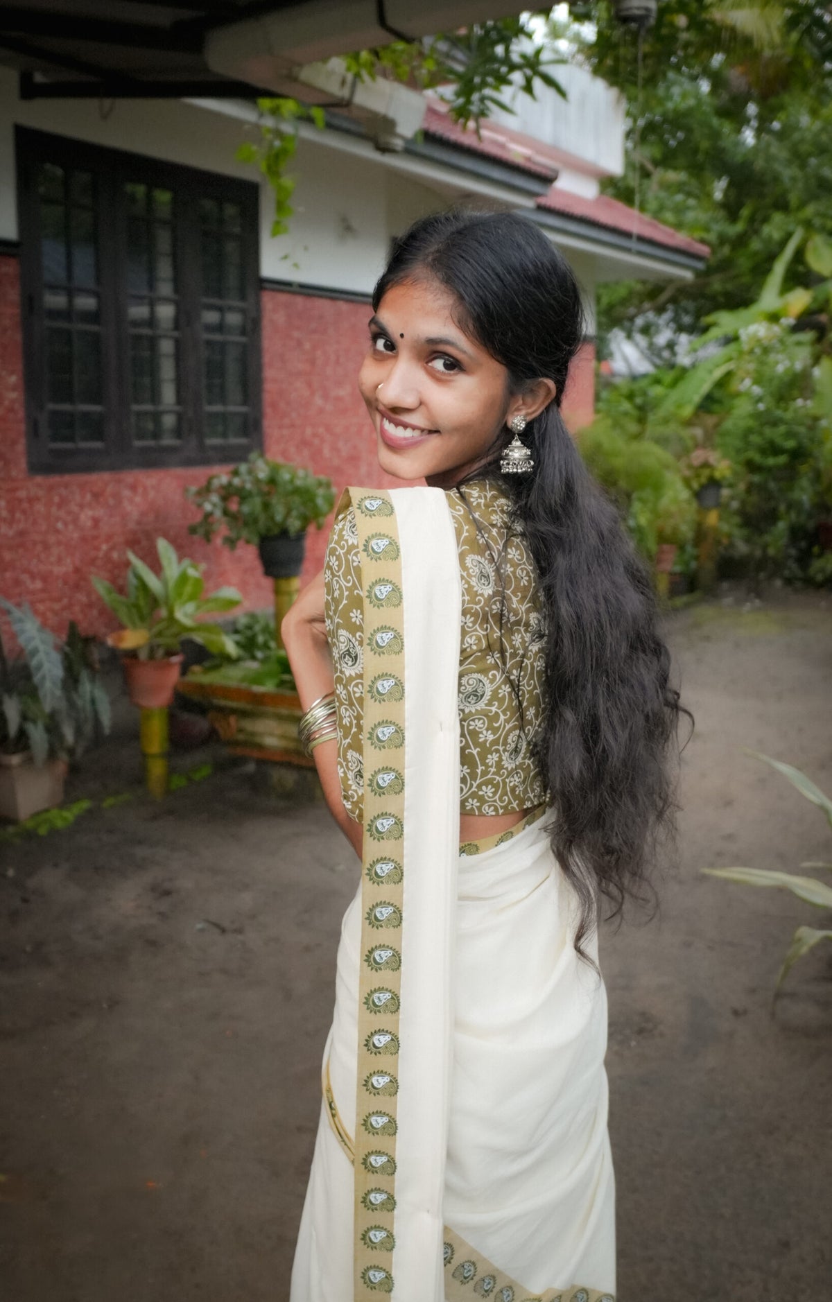 Thumba White Thumba Printed on Green Kattikkara Settumund with Matching Blouse Material