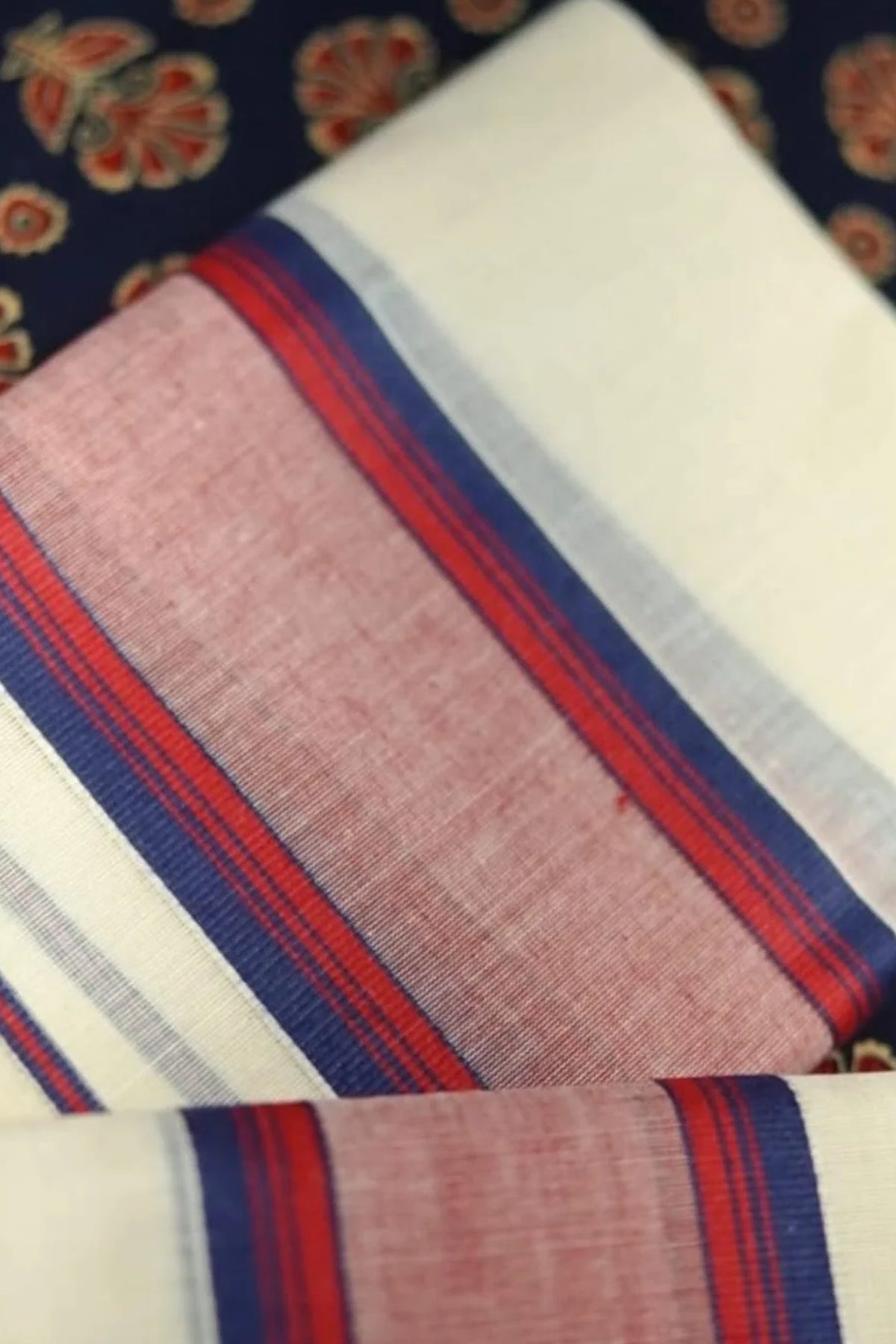 Dharani - Red & Blue Kattikara Settu Mundu with Printed Blouse Material