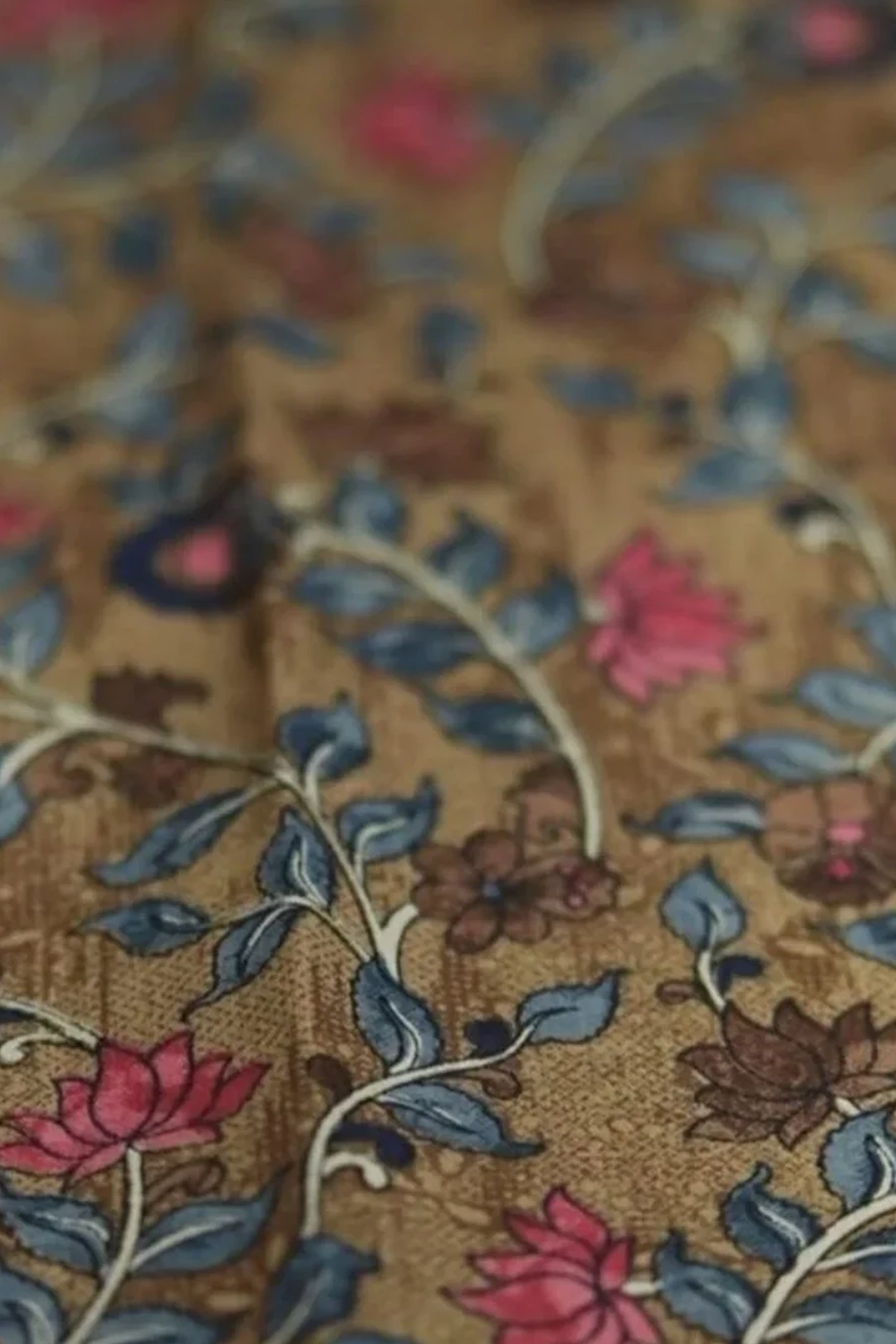 Drishya- Pink Puliyilakkara Settumund with Lotus Printed Blouse Material