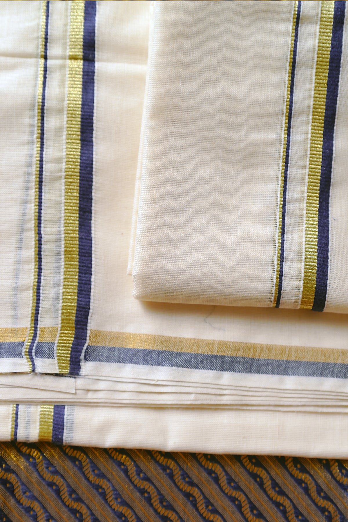 Manjari – Golden and Blue Kasavu Puliyilakkara Settumund with Brocade Blouse Material