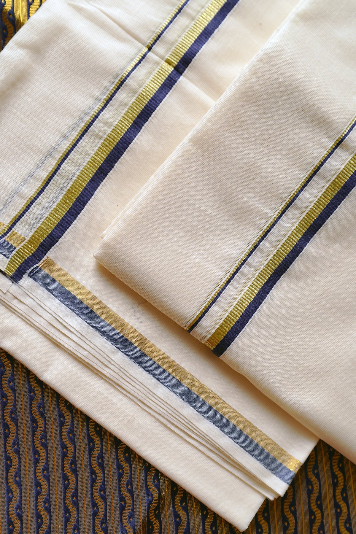 Manjari – Golden and Blue Kasavu Puliyilakkara Settumund with Brocade Blouse Material
