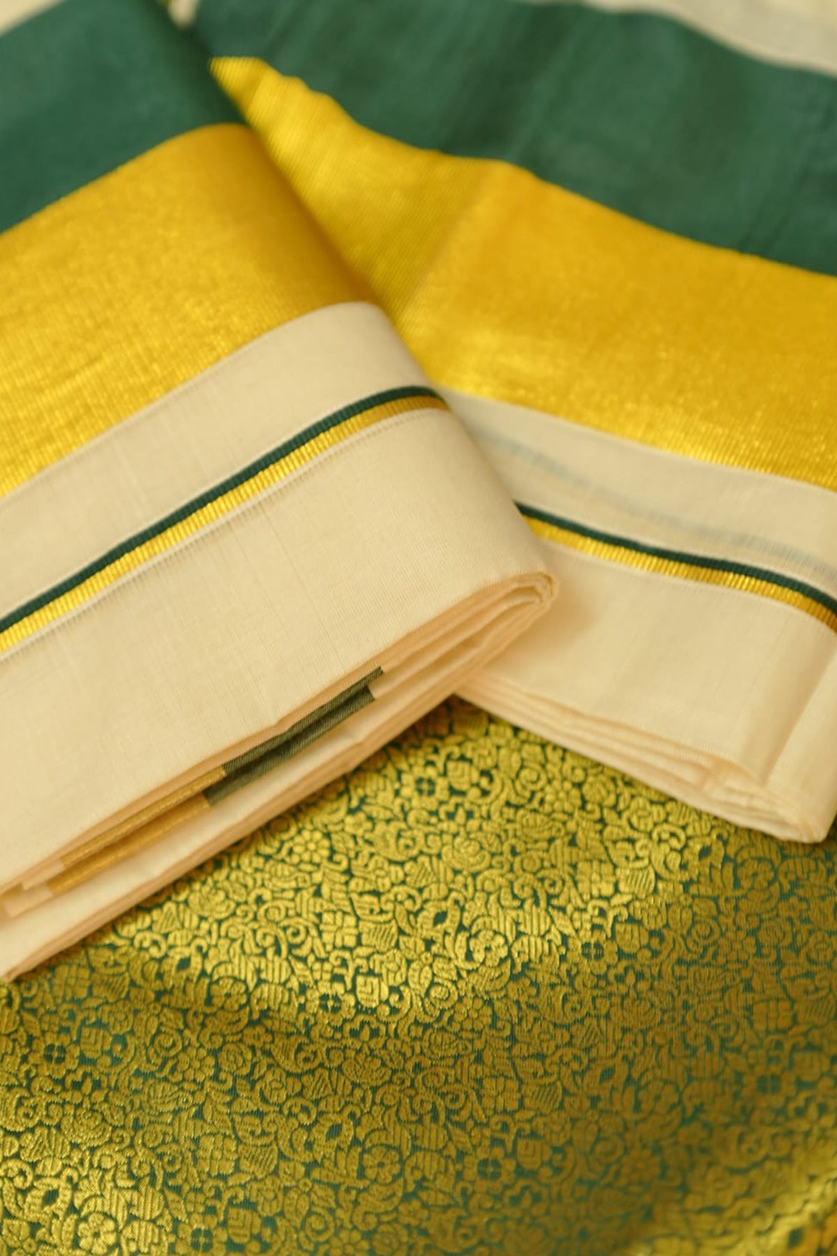 Vilasini – Half &amp; Half Green and Golden Kasav Settumund with Brocade Blouse Material