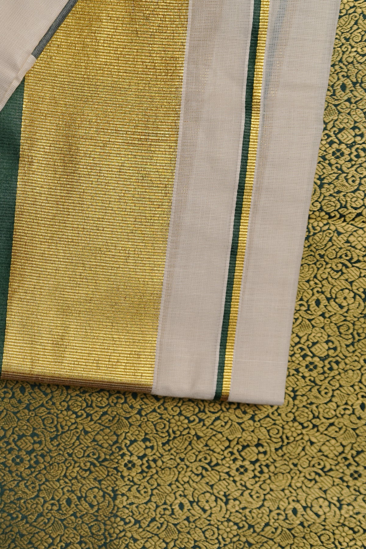 Vilasini – Half &amp; Half Green and Golden Kasav Settumund with Brocade Blouse Material