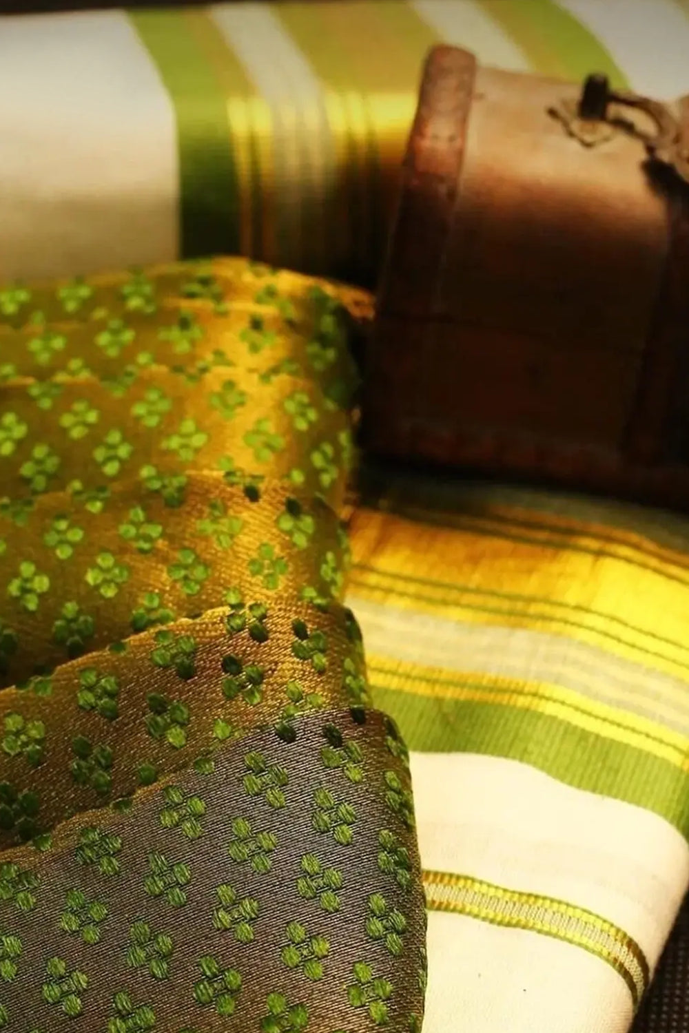 Haritha – Premium Handloom Lookalike Green and Golden Kasav Settumund with Brocade Blouse Material