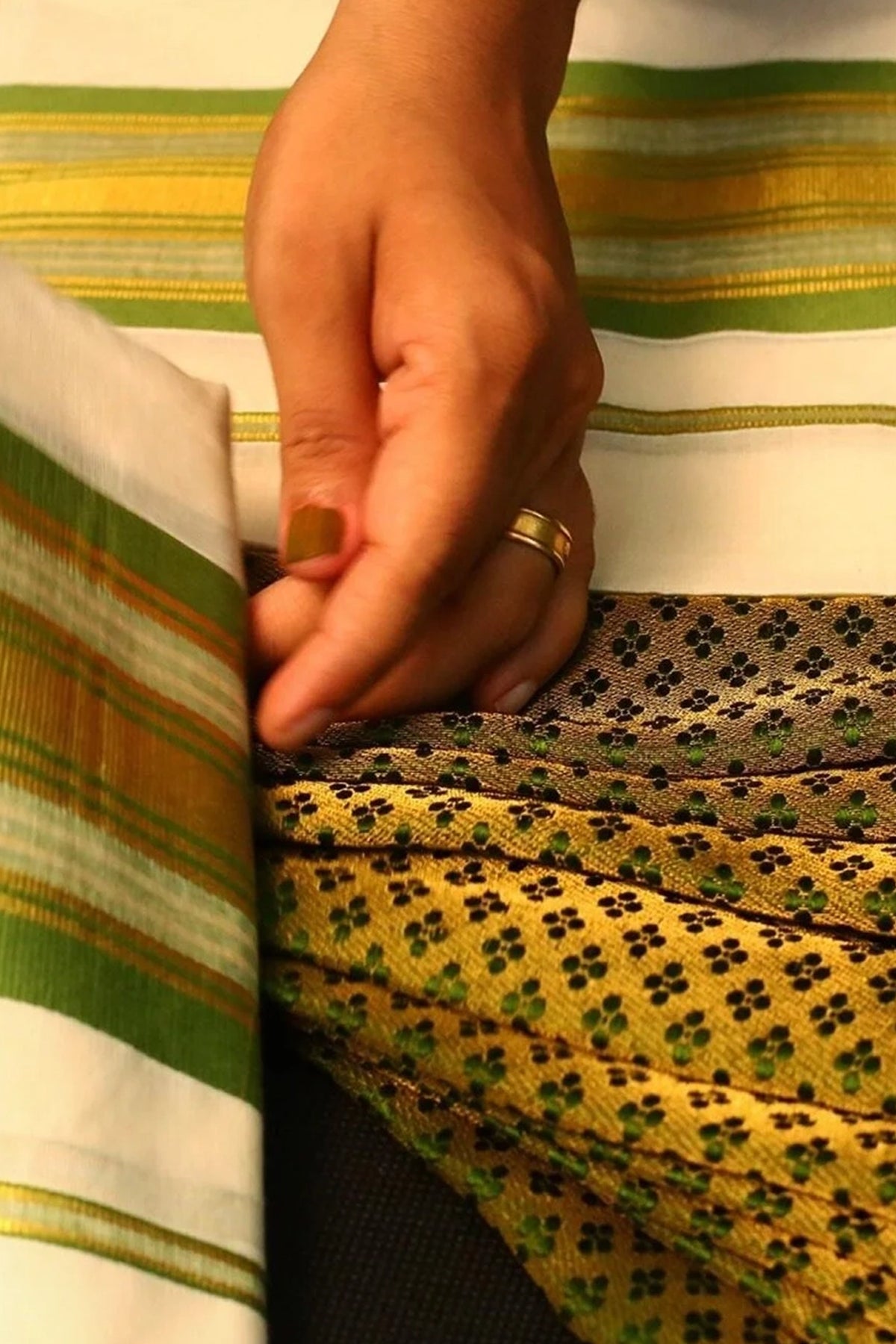 Haritha – Premium Handloom Lookalike Green and Golden Kasav Settumund with Brocade Blouse Material