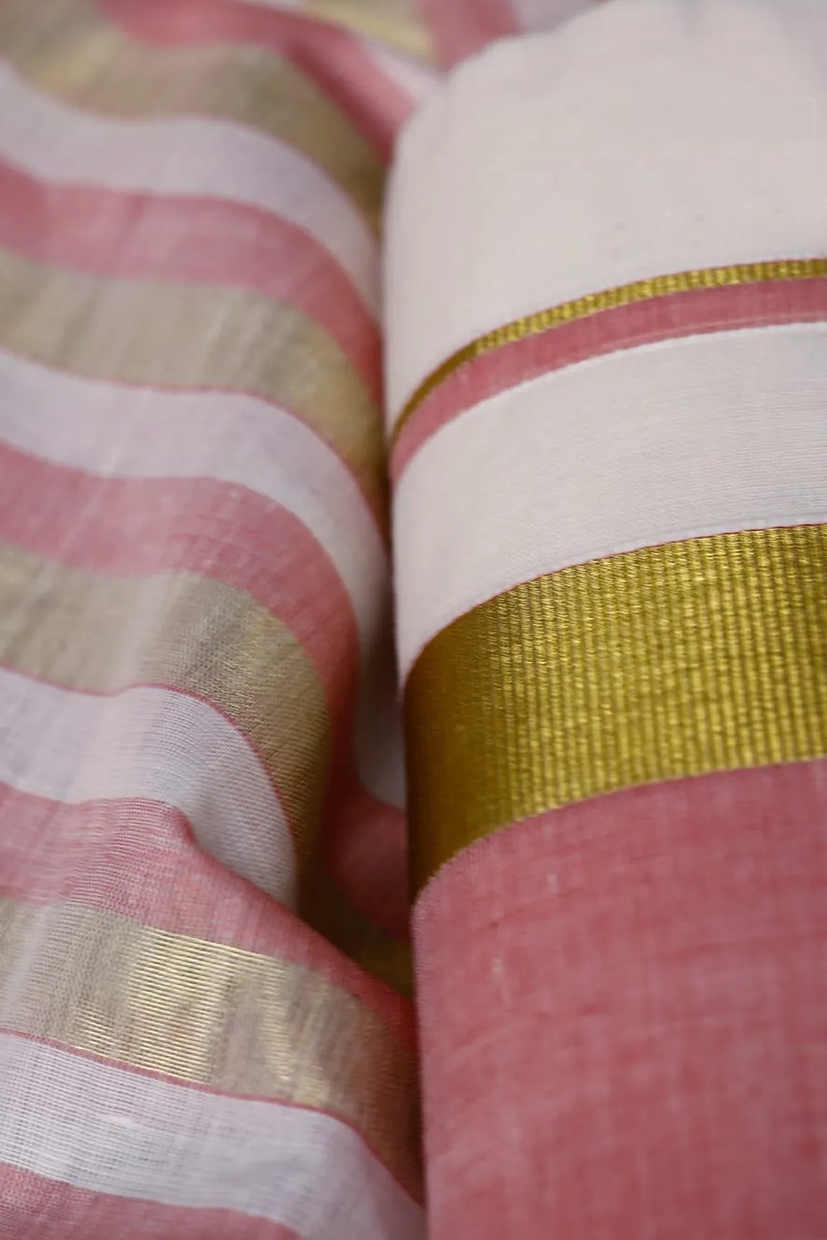 Jyothika – Premium Kasav Settumund with Matching Striped Weave Blouse Material