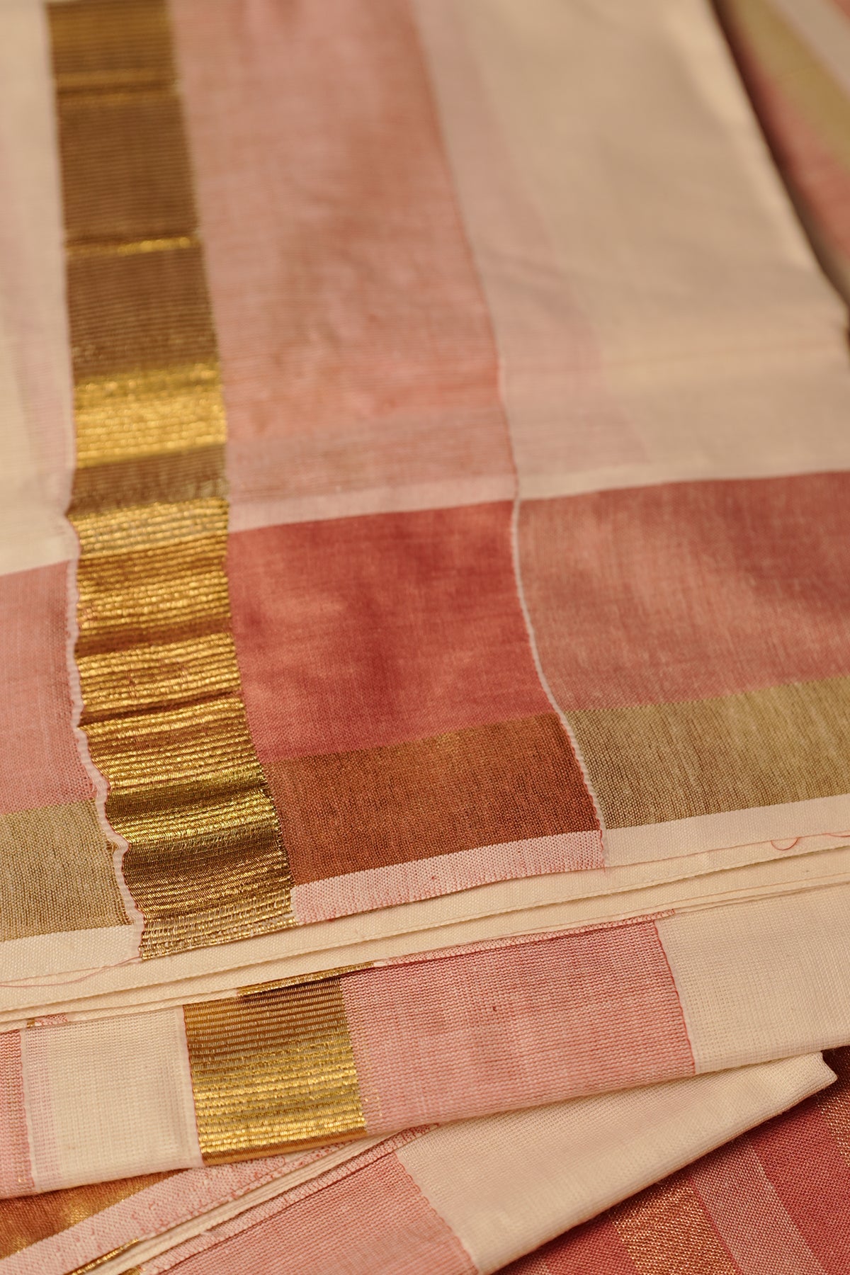 Jyothika – Premium Kasav Settumund with Matching Striped Weave Blouse Material