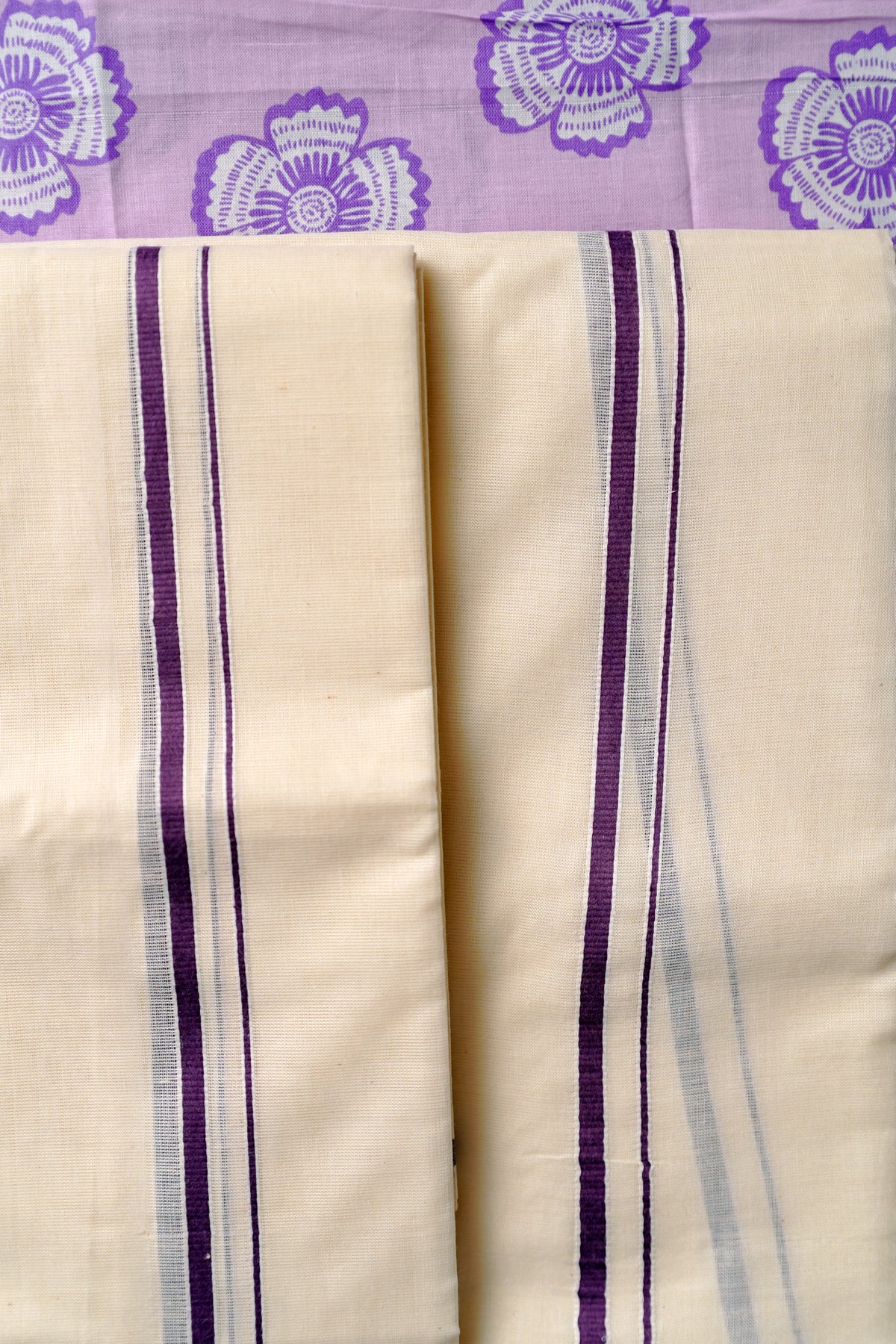 Keerthana - Puliyilakkara Settumund with Printed Blouse Material