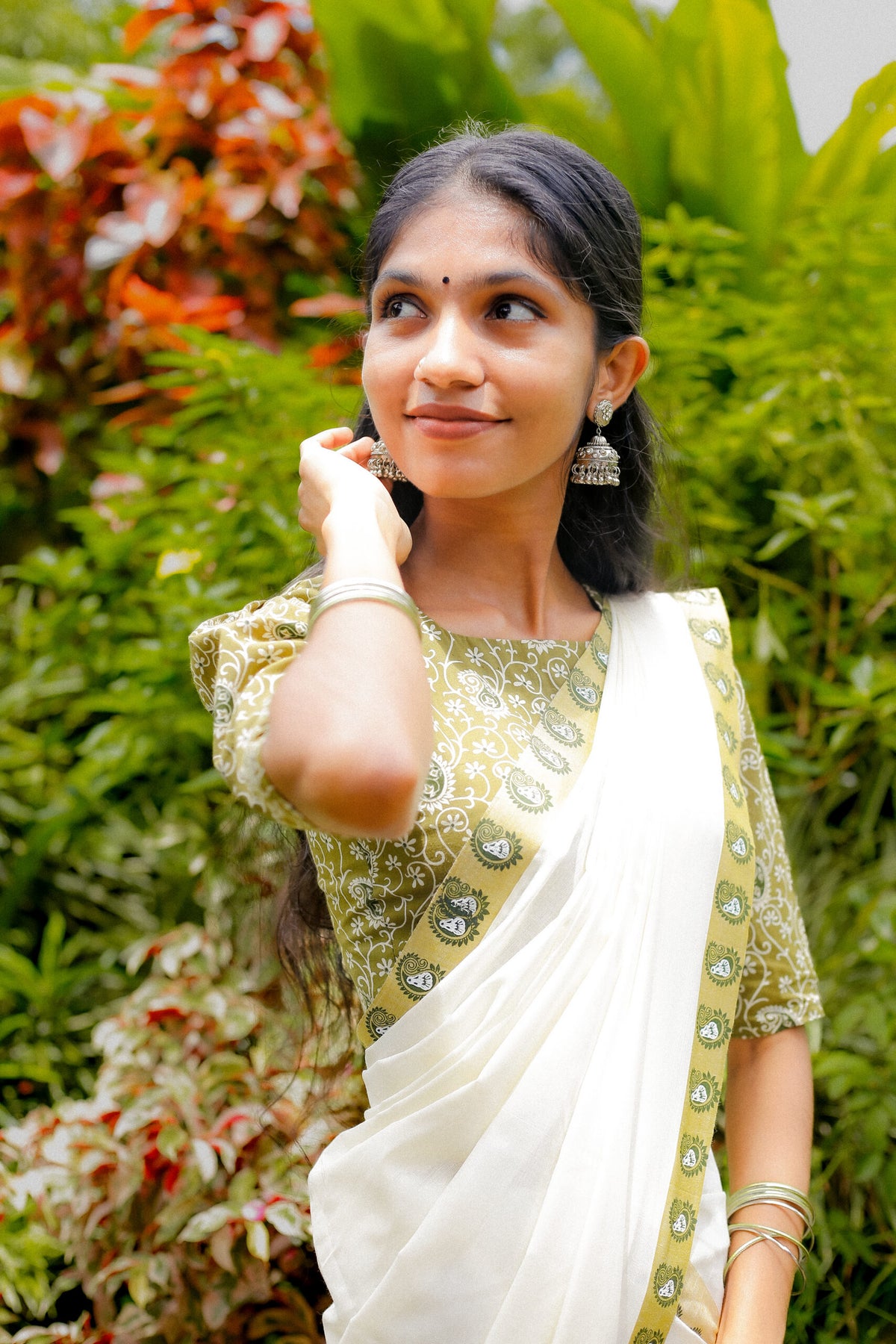 Thumba White Thumba Printed on Green Kattikkara Settumund with Matching Blouse Material