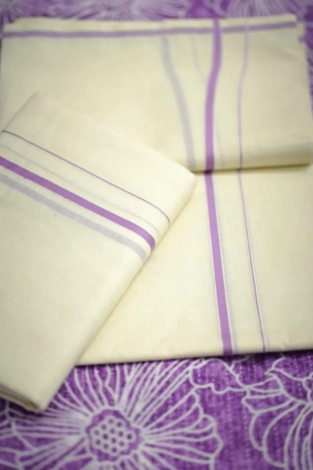 Mantharam - Lavender Puliyilakkara Settumund with Kantha Cotton Blouse Material
