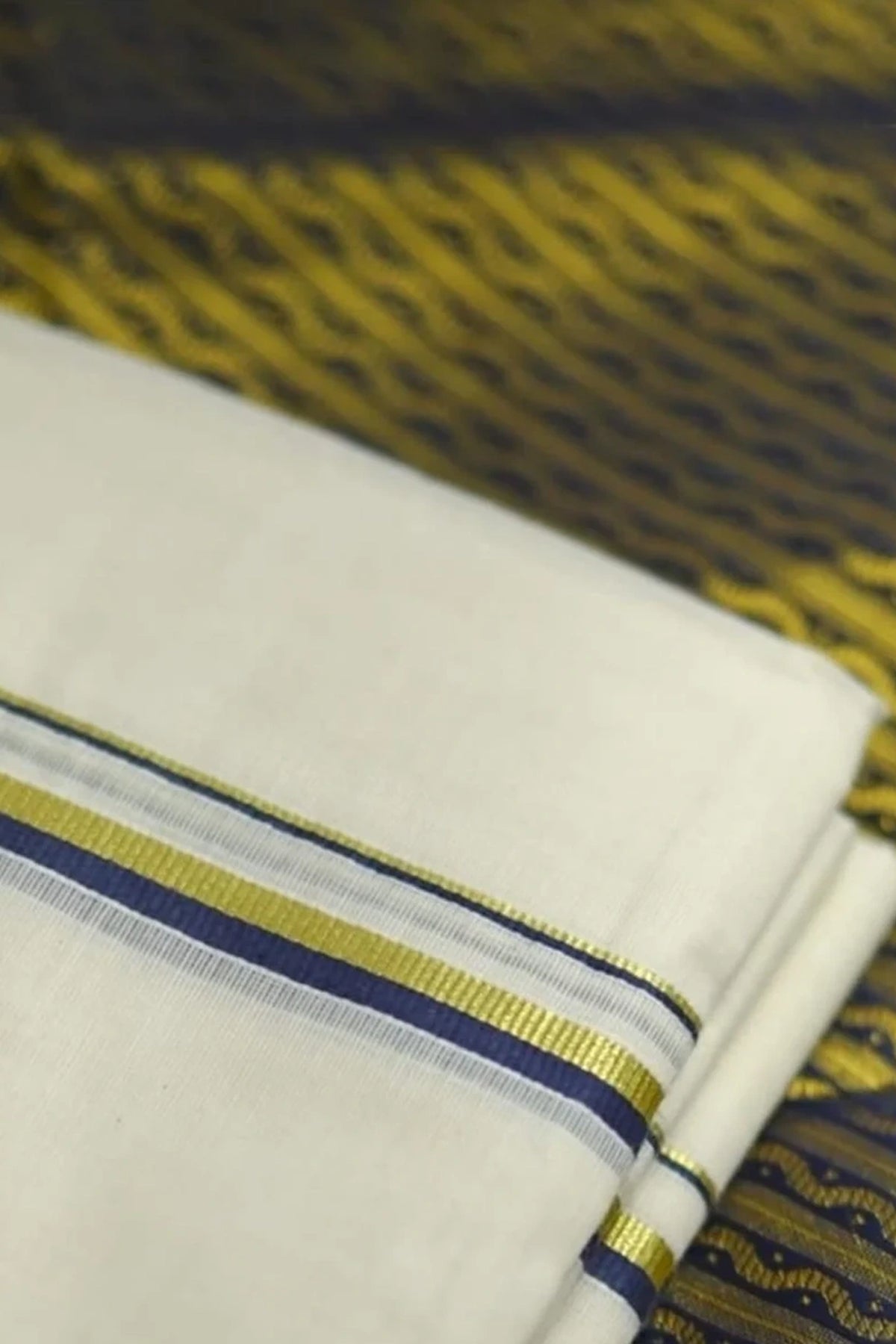 Manjari – Golden and Blue Kasavu Puliyilakkara Settumund with Brocade Blouse Material