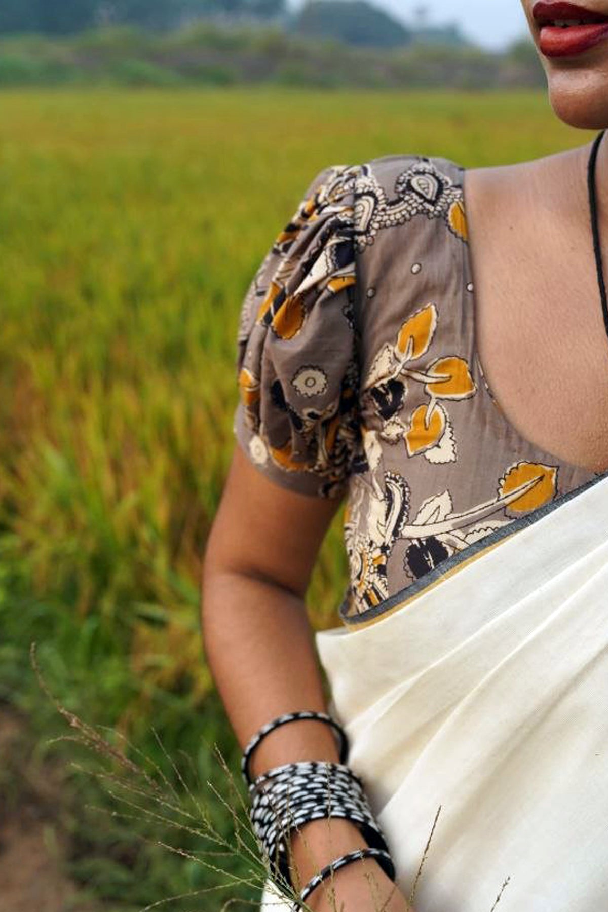 Meera - Double Puliyilakkara Settumund with Kalamkari Blouse Material