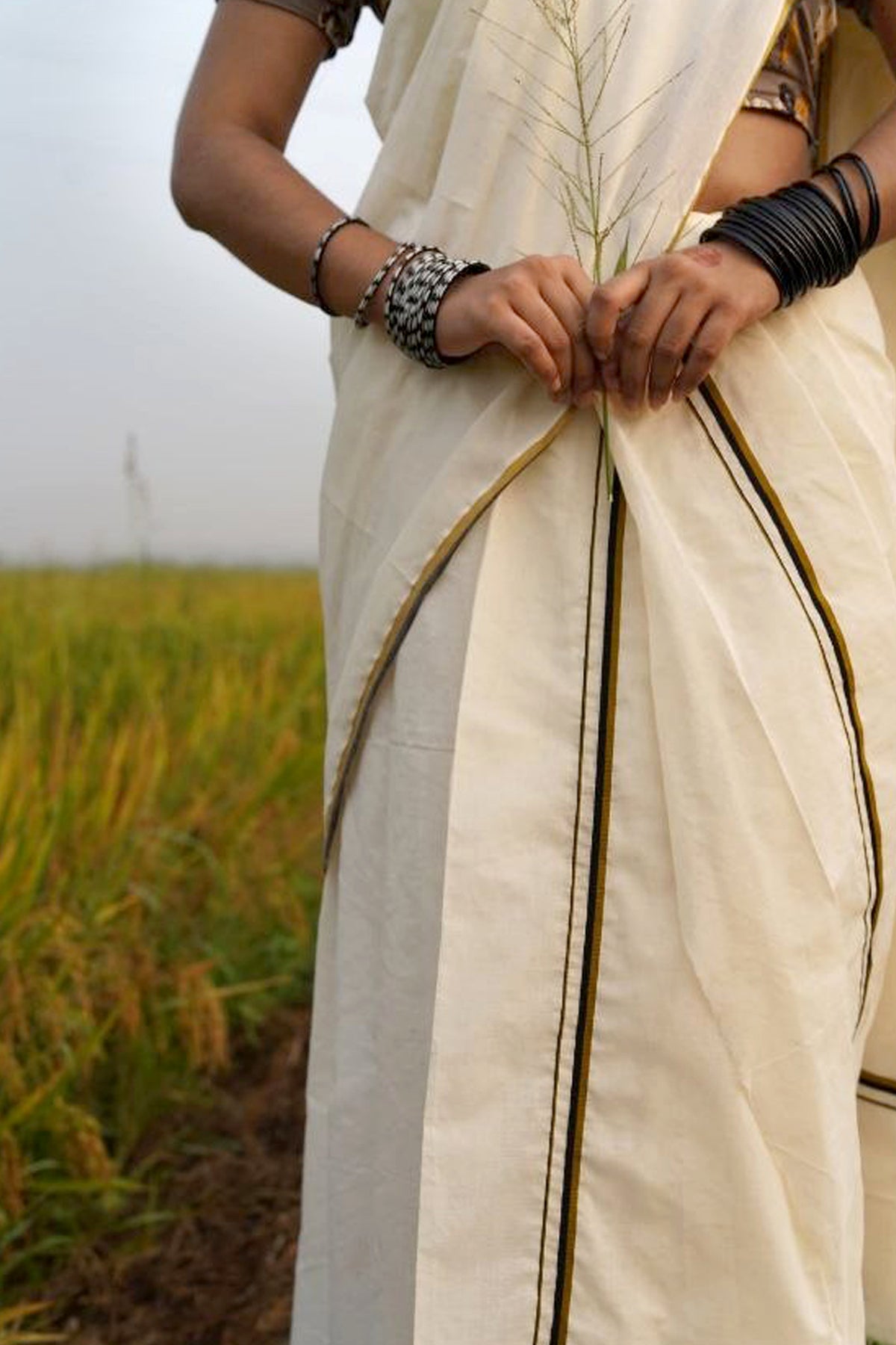 Meera - Double Puliyilakkara Settumund with Kalamkari Blouse Material